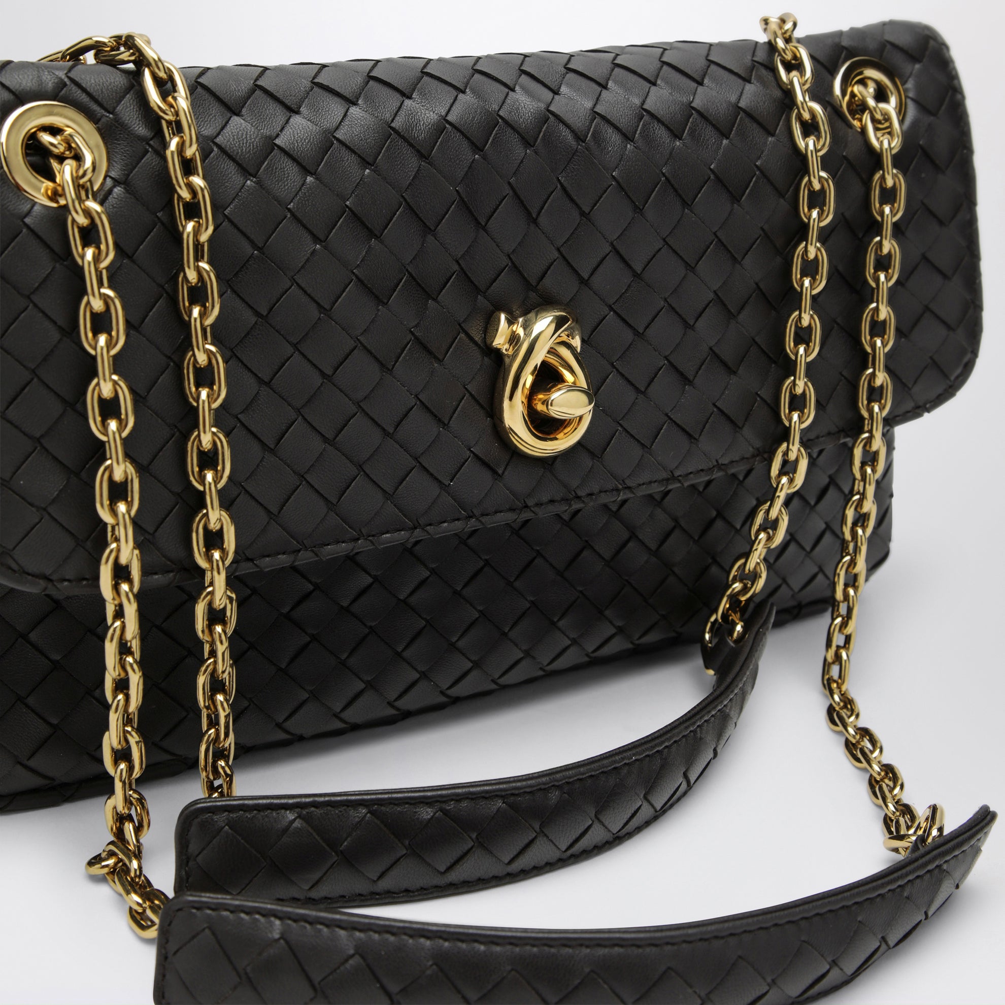 Schultertasche Madison aus Lammleder in Espresso
