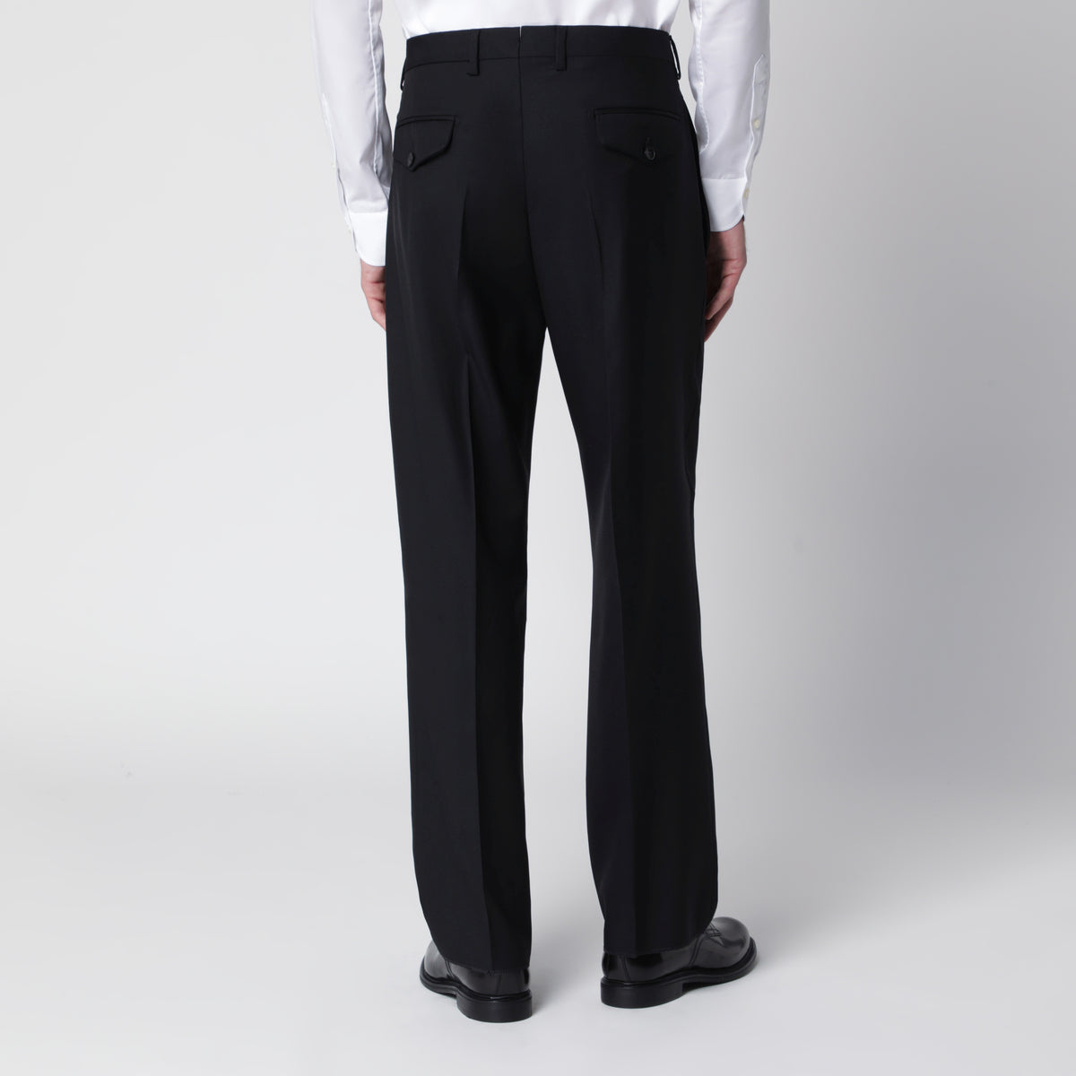 Black double-breasted suit in wool