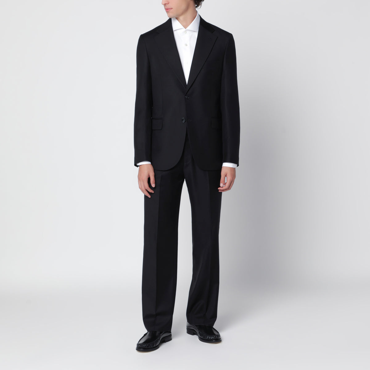 Black single-breasted suit in wool