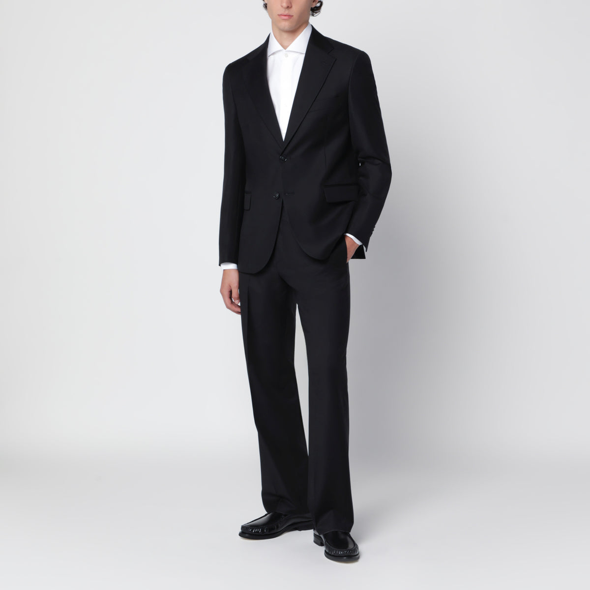 Black single-breasted suit in wool