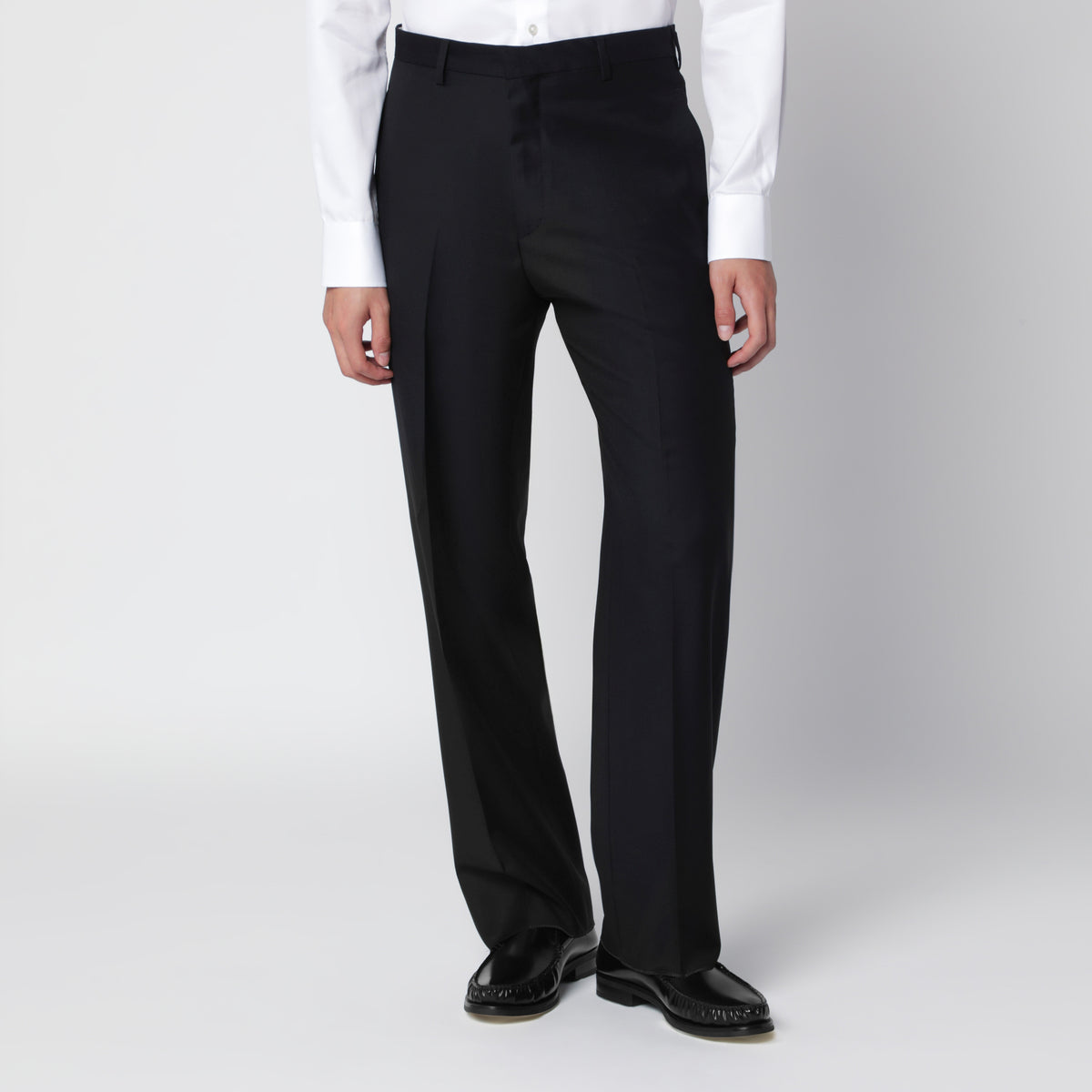Black single-breasted suit in wool