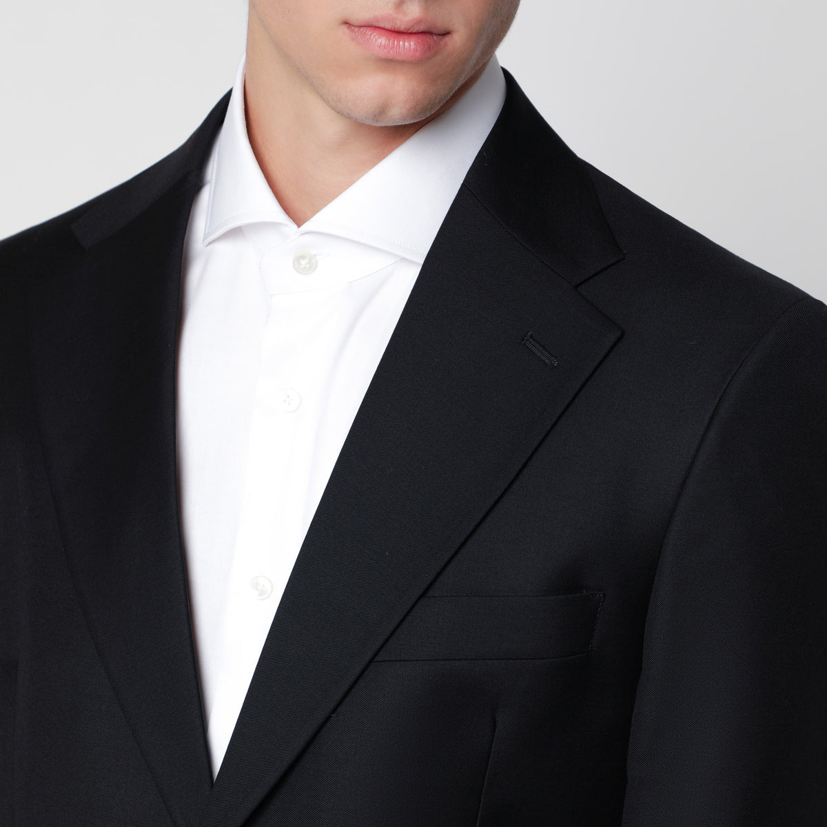 Black single-breasted suit in wool