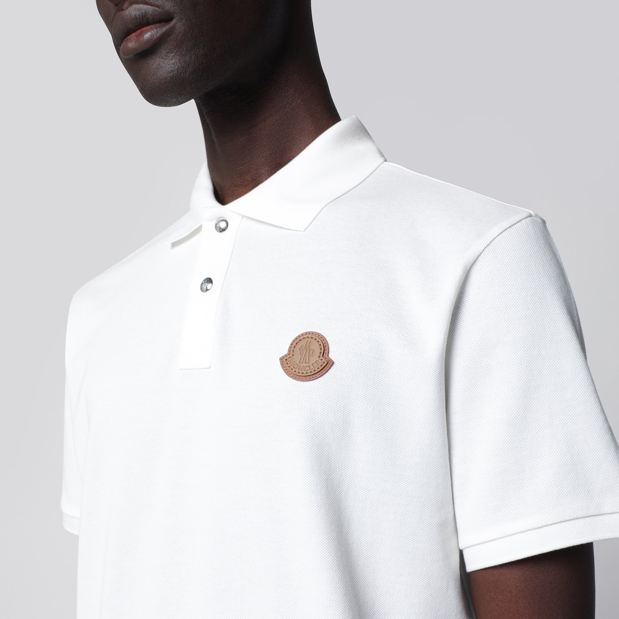 Polo in piquet di cotone bianca con patch logo