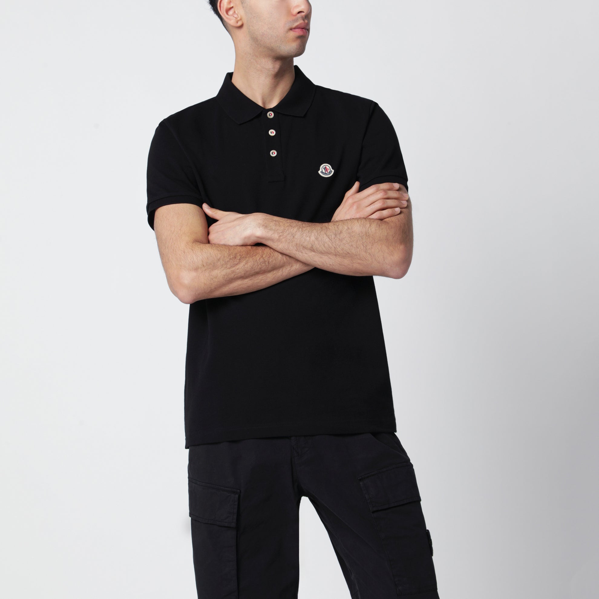 Polo in cotone nera con patch logato
