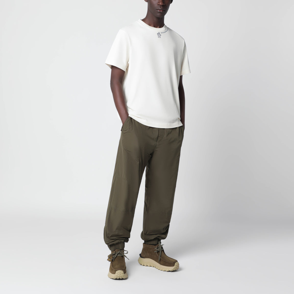 T-shirt avorio in cotone con logo e coordinate