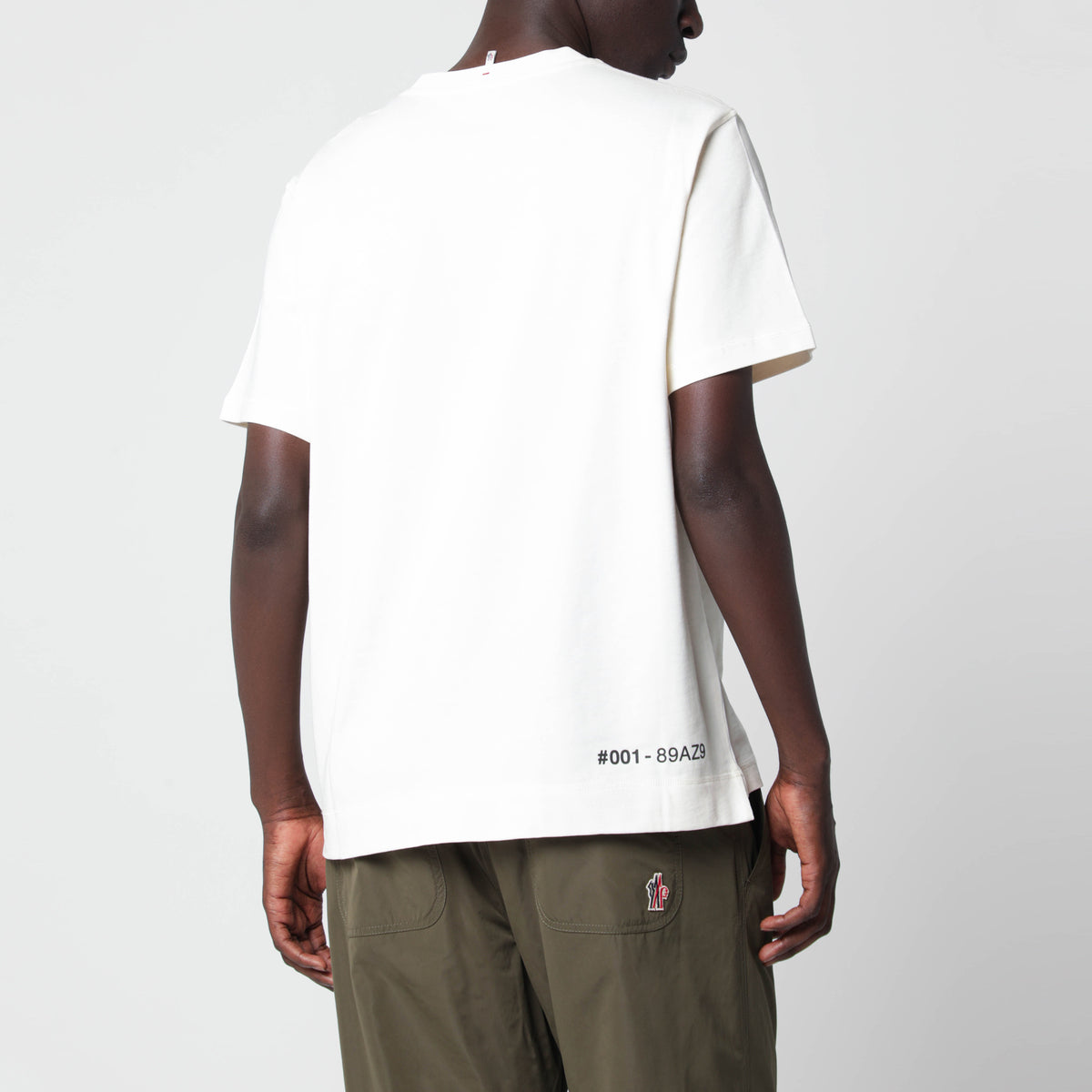 T-shirt avorio in cotone con logo e coordinate
