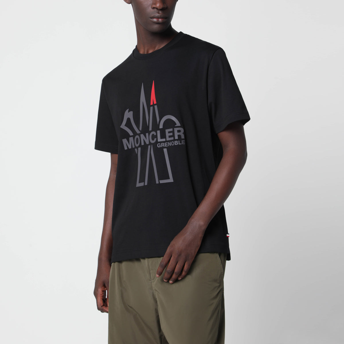 T-shirt nera in cotone con logo
