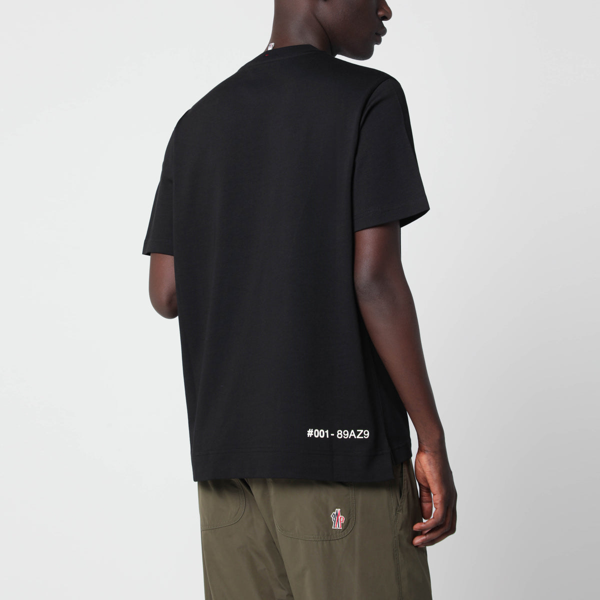 T-shirt nera in cotone con logo