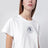 T-shirt bianca in cotone con cuore ricamato