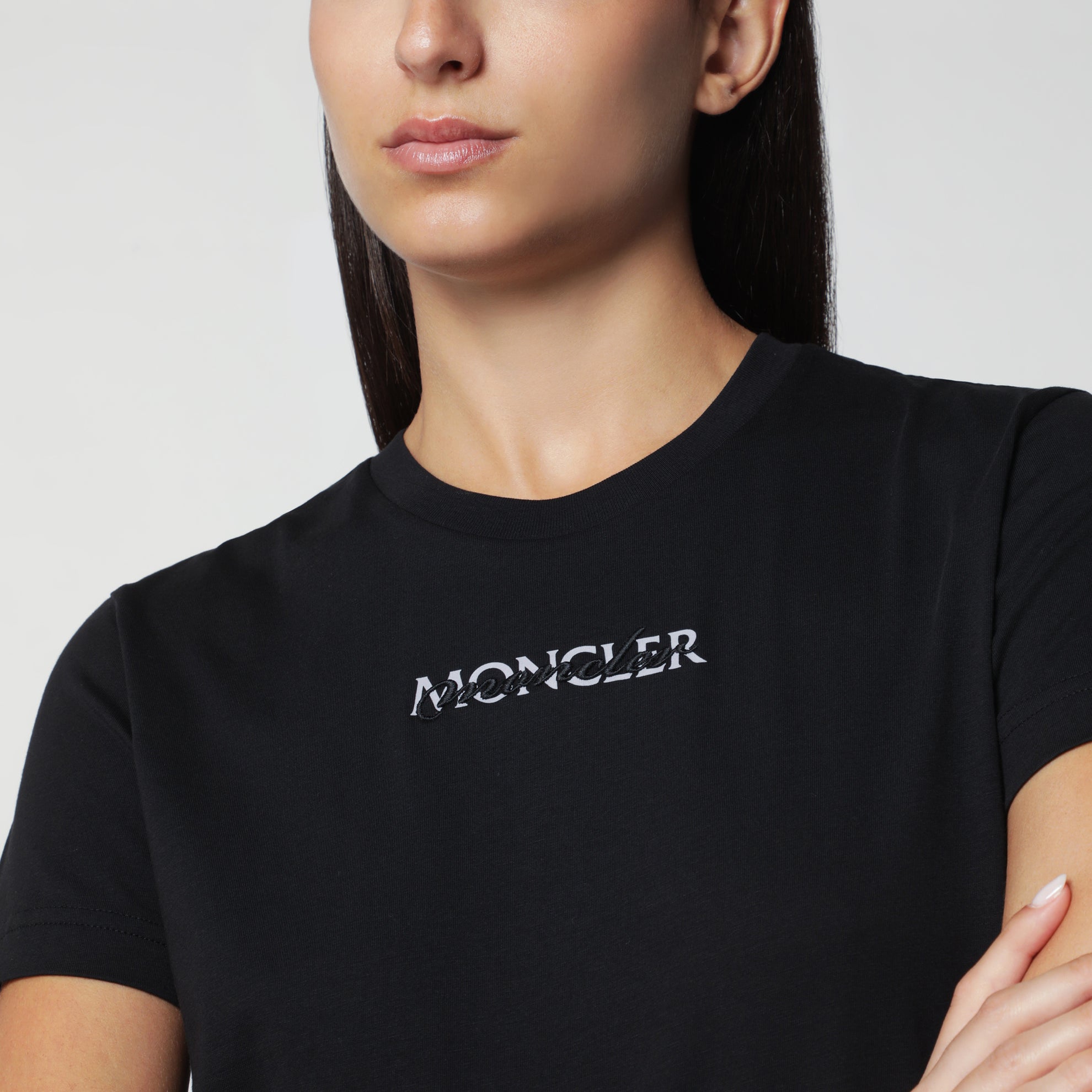 T-shirt nera in cotone con logo