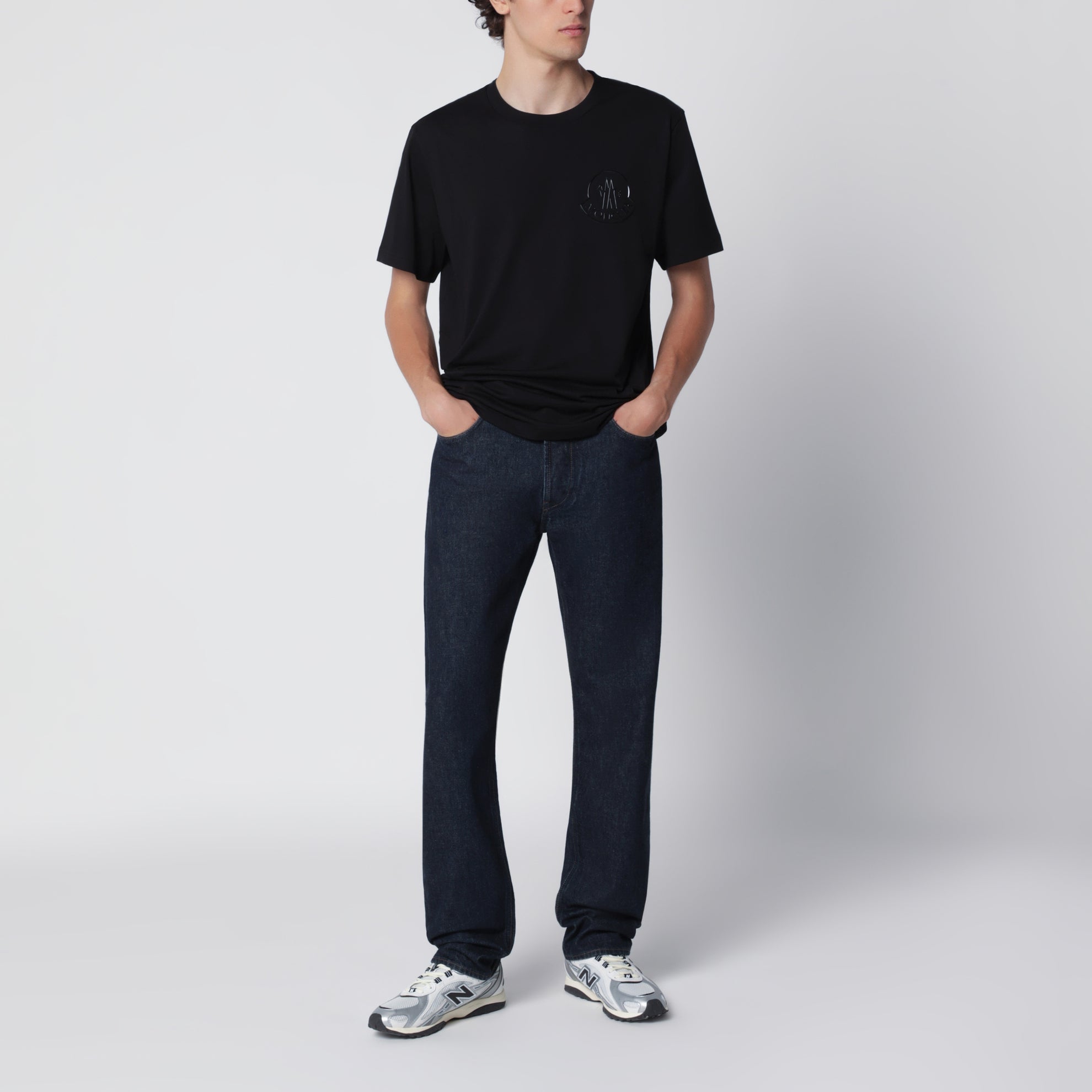 T-shirt nera in cotone con logo