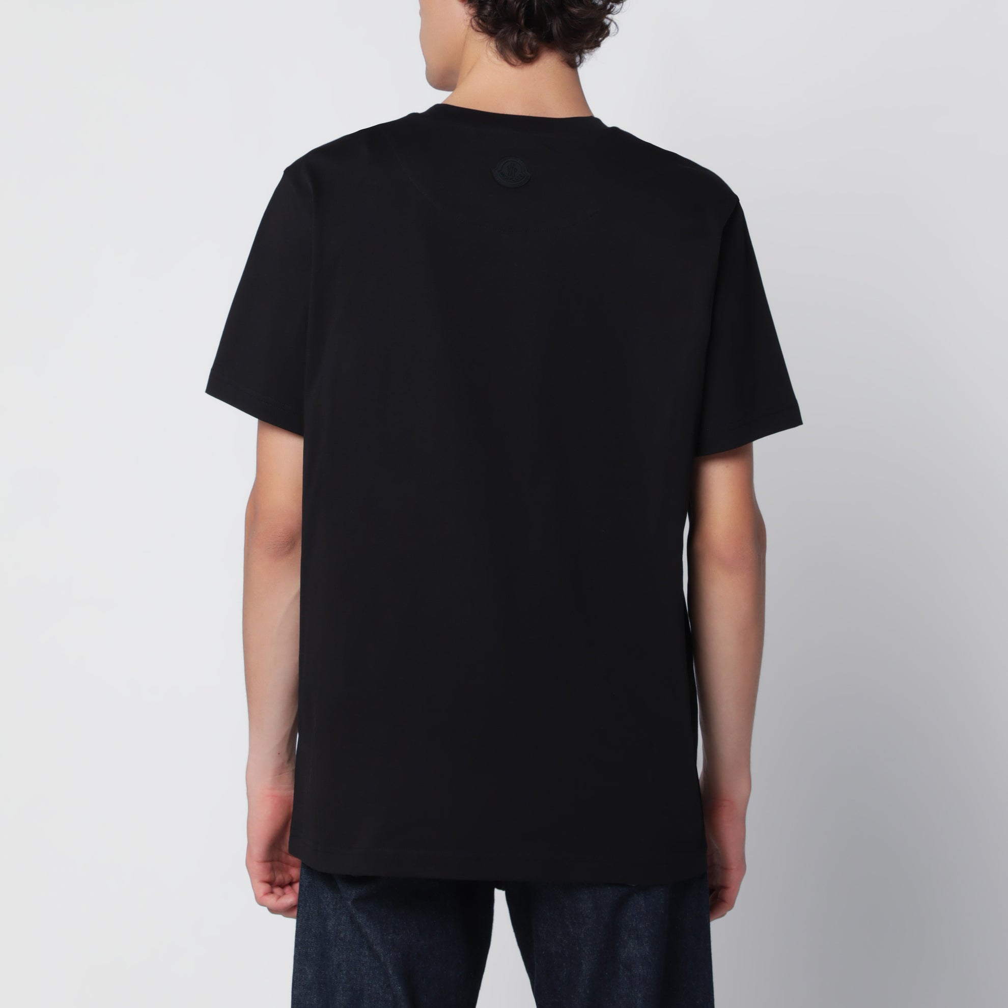 T-shirt nera in cotone con logo