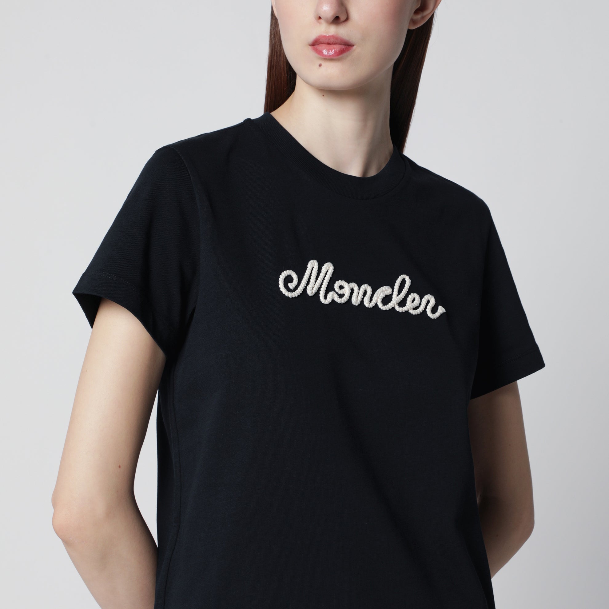 Marineblaues T-Shirt mit Logo-Stickerei