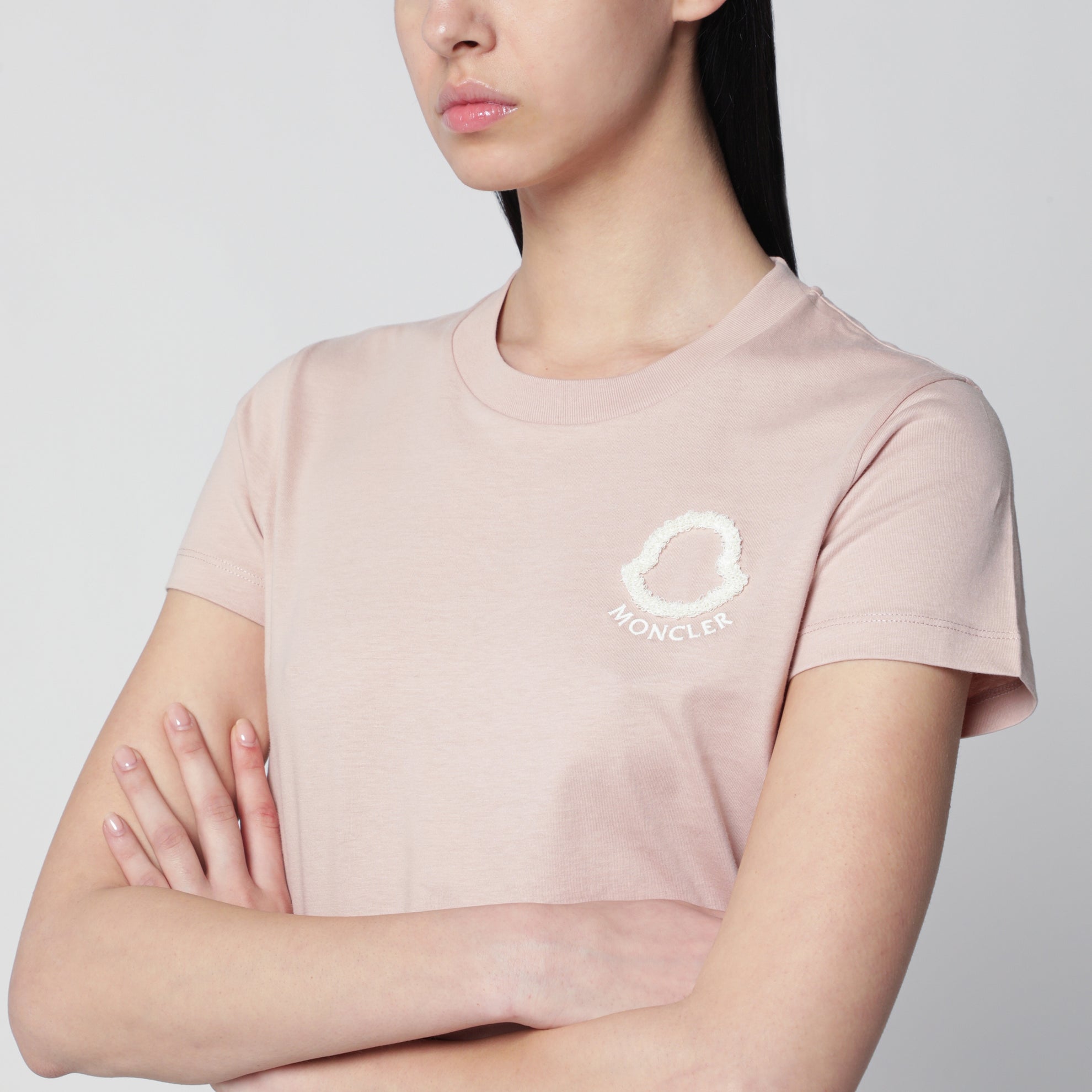 T-shirt rosa con ricamo logo