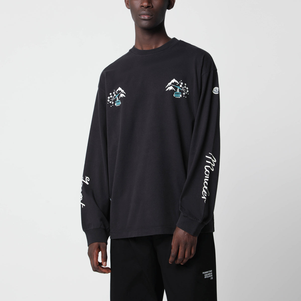 T-shirt a maniche lunghe nera in cotone
