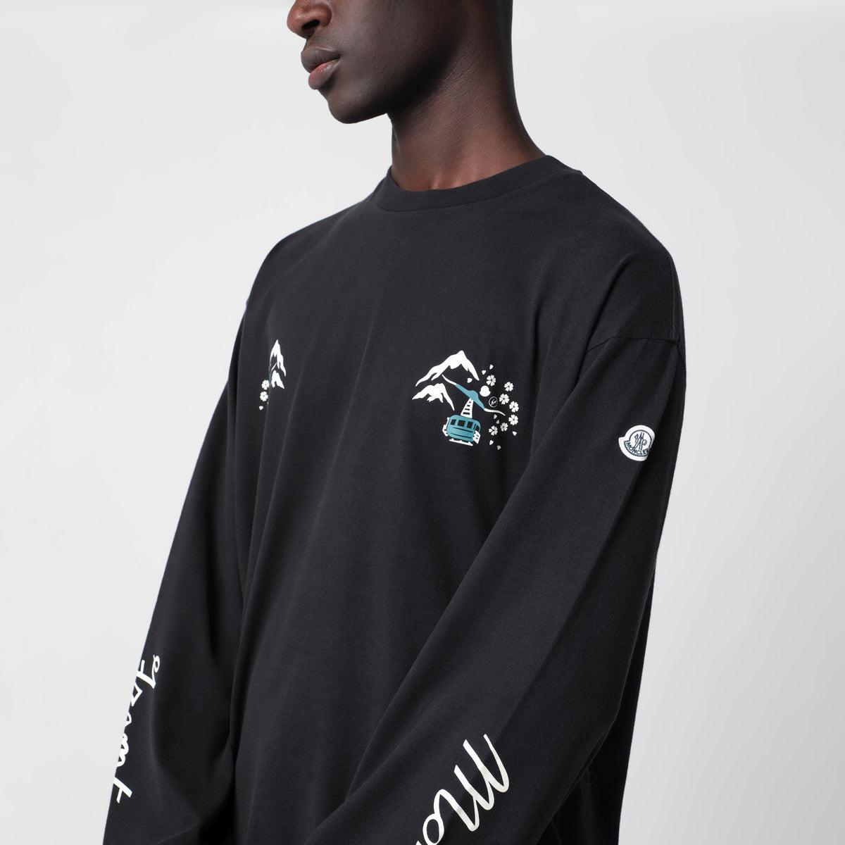 T-shirt a maniche lunghe nera in cotone
