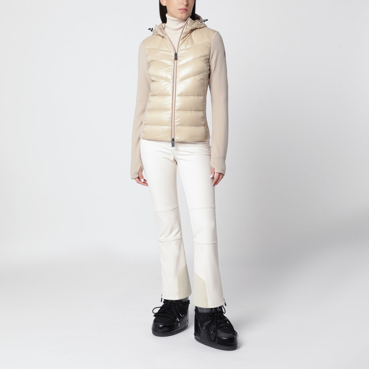 Felpa imbottita con cappuccio e zip beige chiara