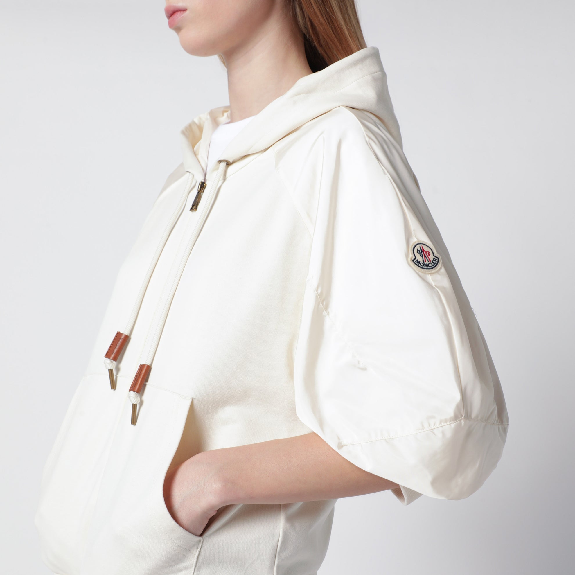 White short-sleeve jersey sweatshirt