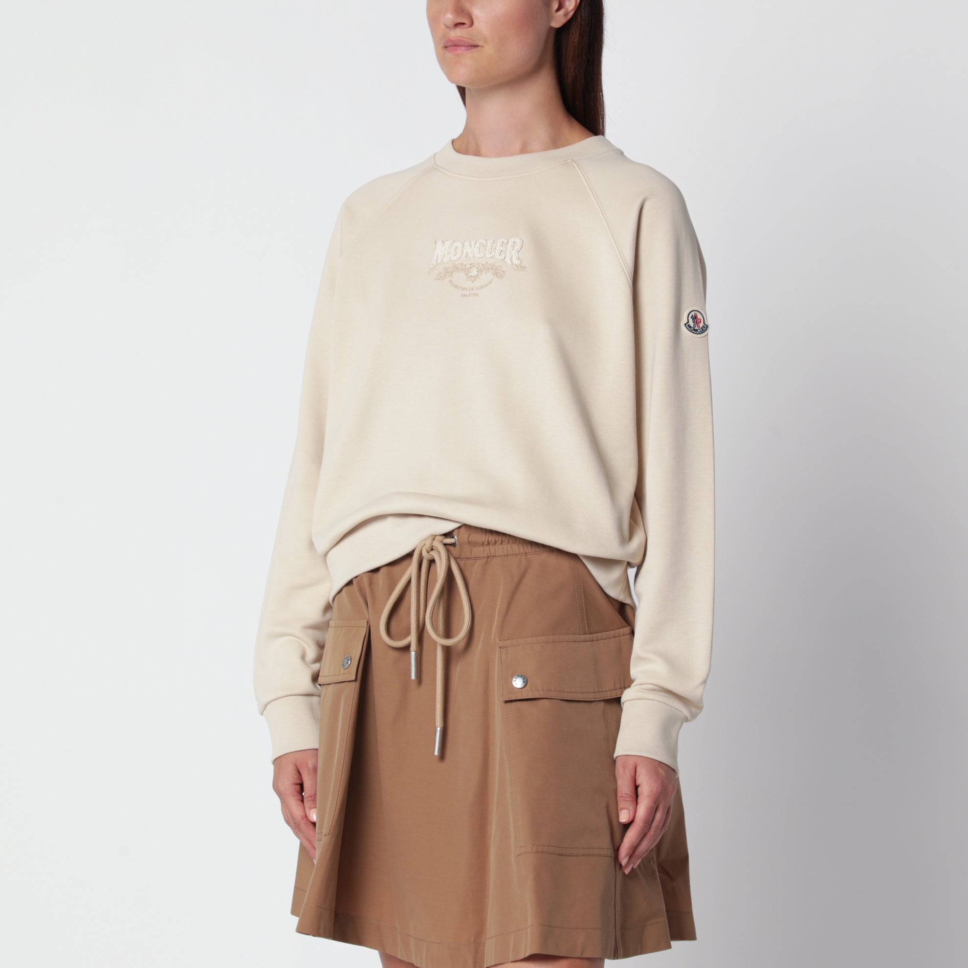 Felpa beige chiara con ricamo logo