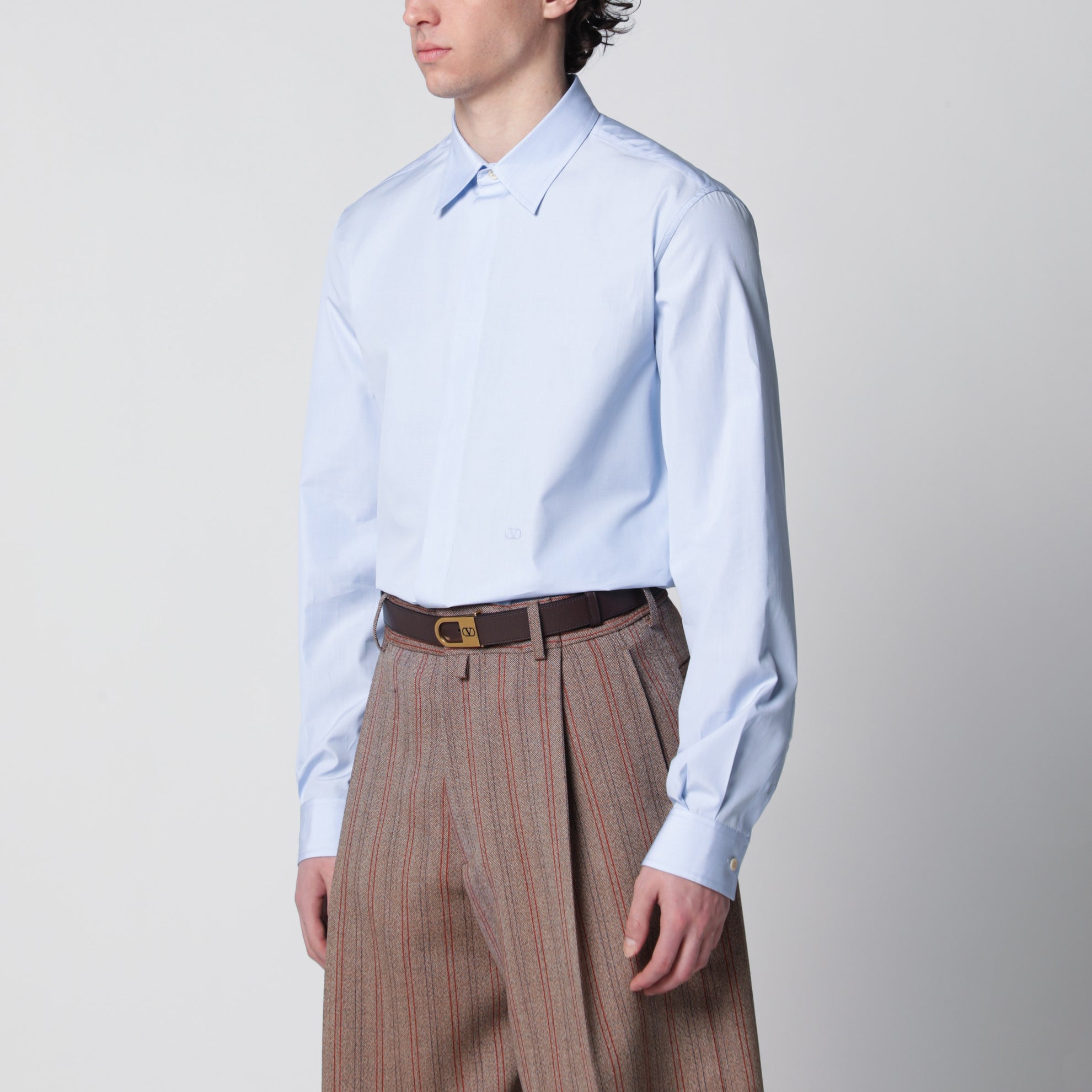 Chemise bleu ciel en coton fil-à-fil avec broderie VLogo