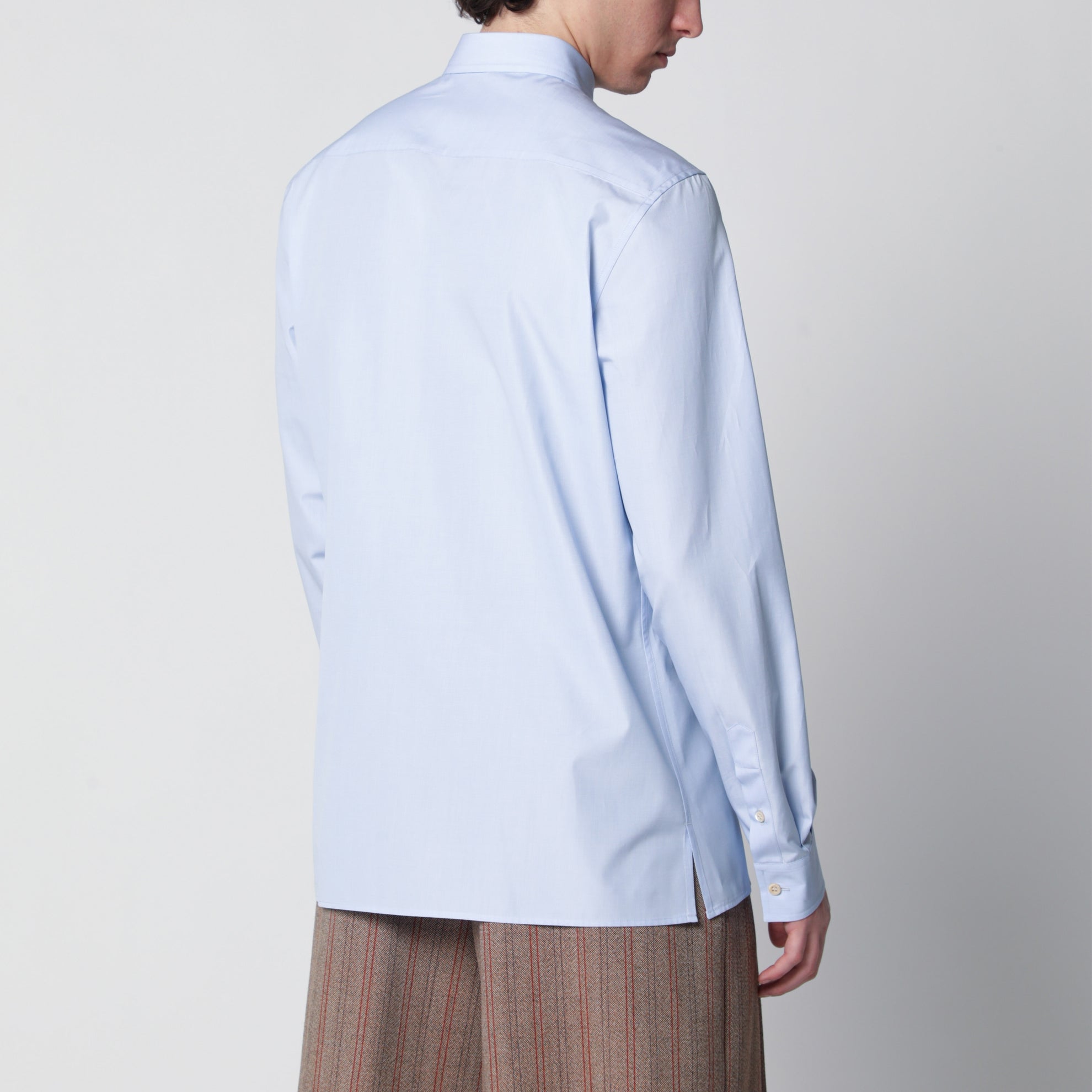 Chemise bleu ciel en coton fil-à-fil avec broderie VLogo