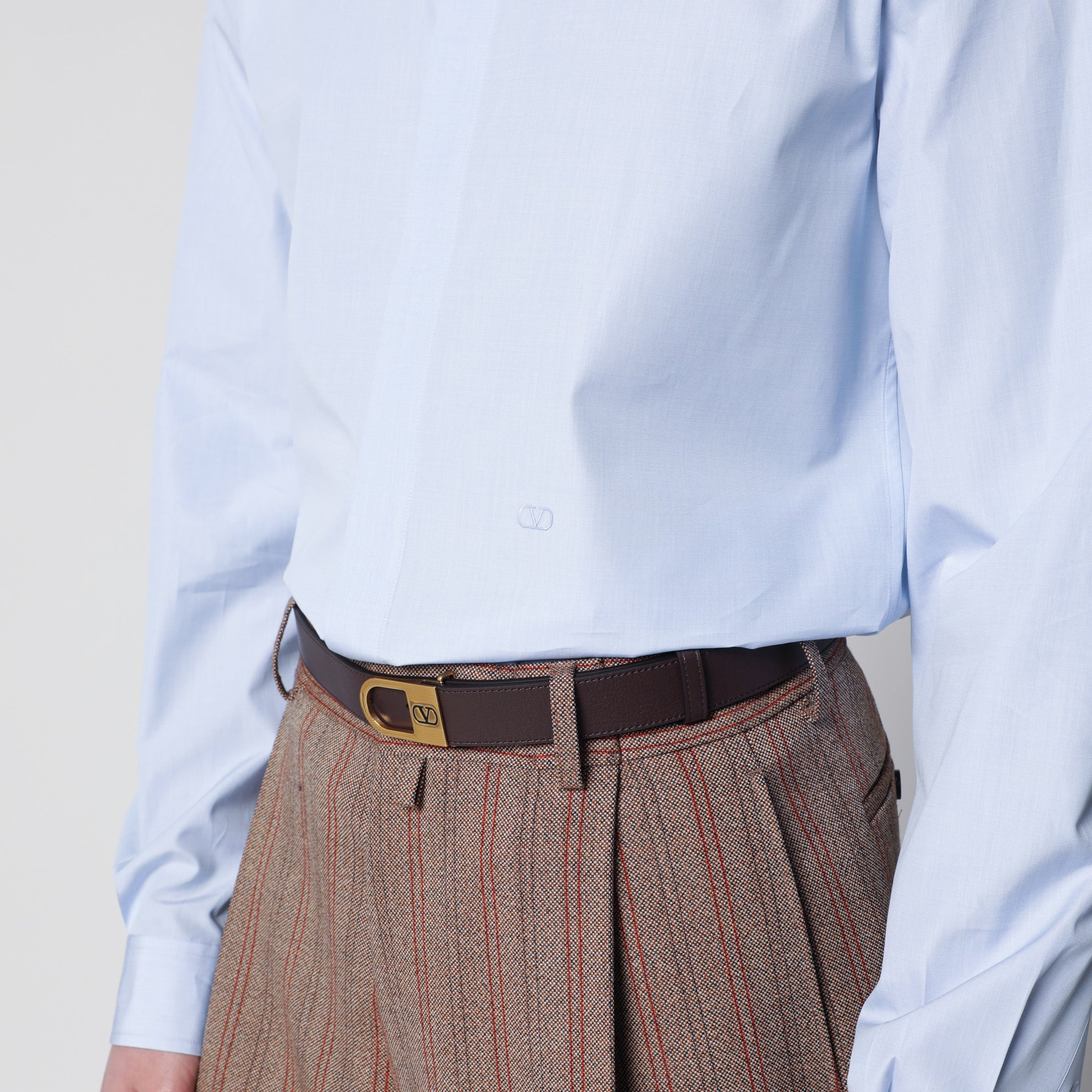 Chemise bleu ciel en coton fil-à-fil avec broderie VLogo