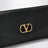 Clutch Devain con tracolla e VLogo in pelle nera