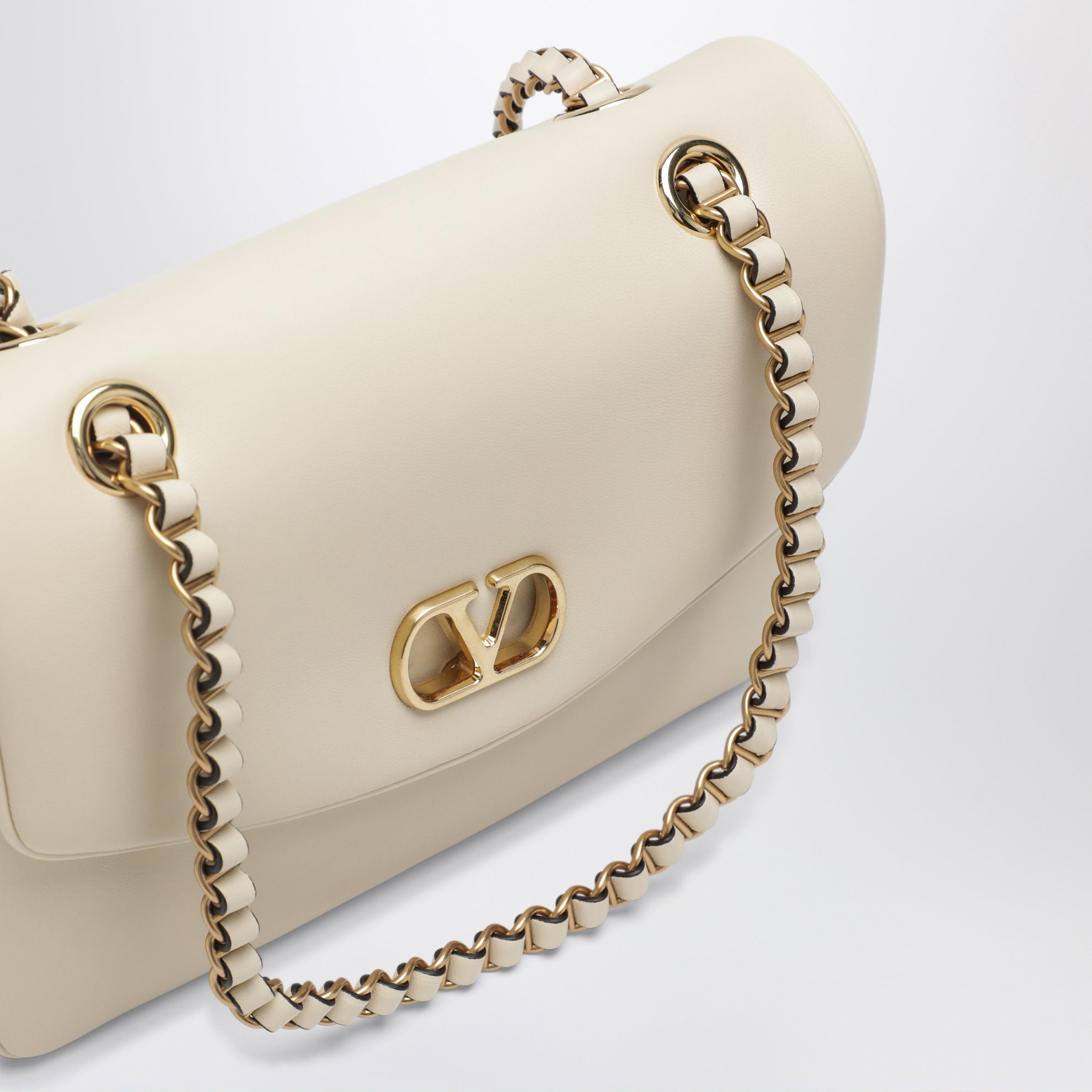 Medium Djuna shoulder bag in nappa leather, white