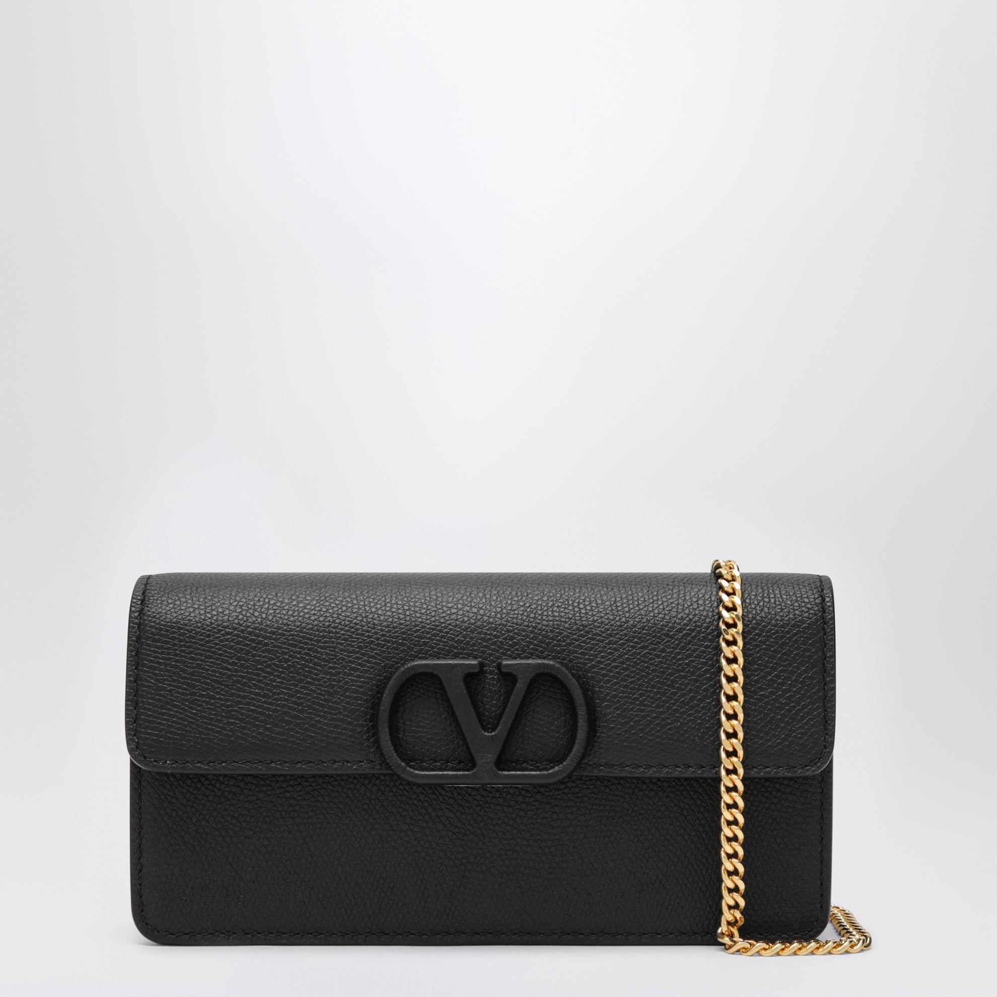 VLogo Signature chain wallet in black leather