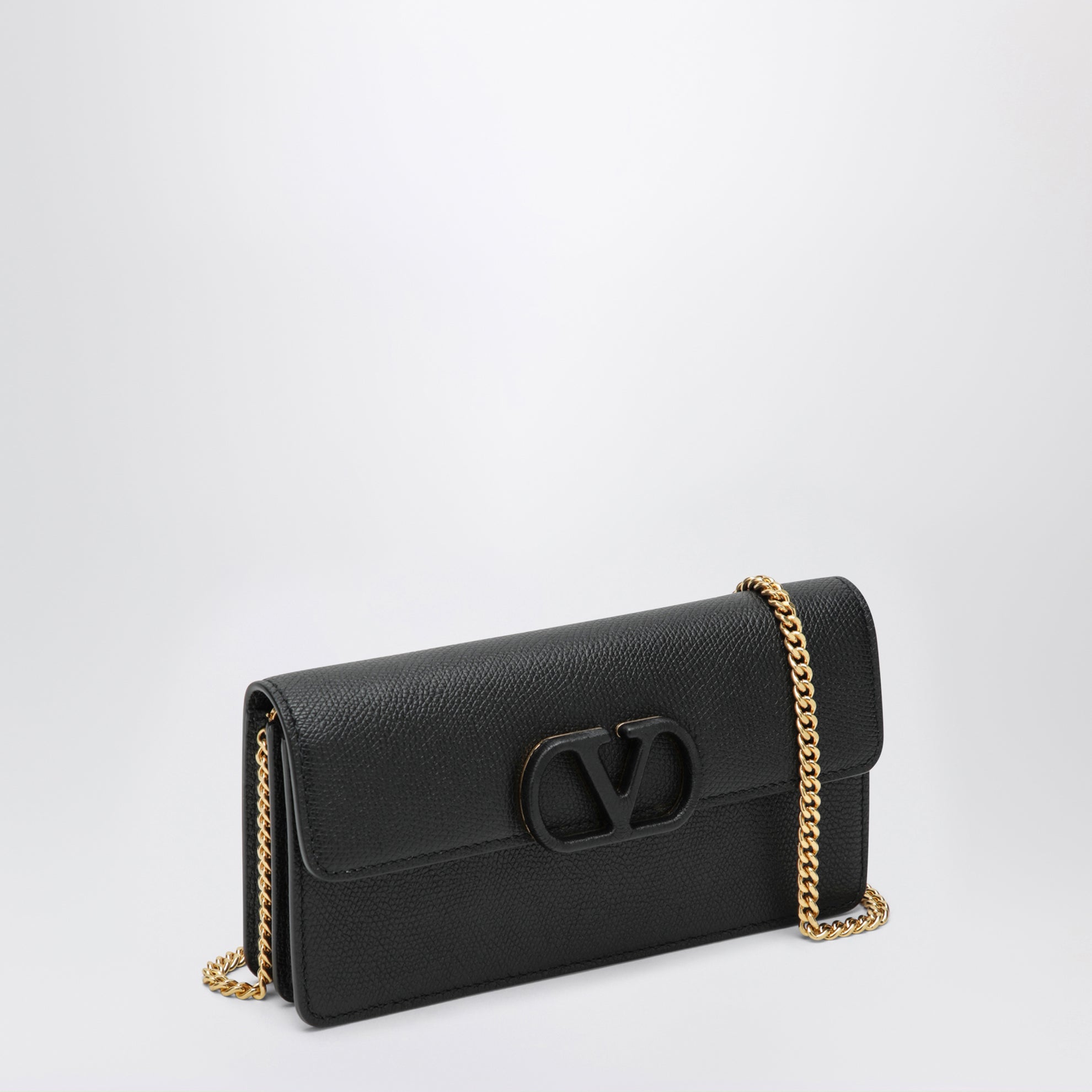 VLogo Signature chain wallet in black leather