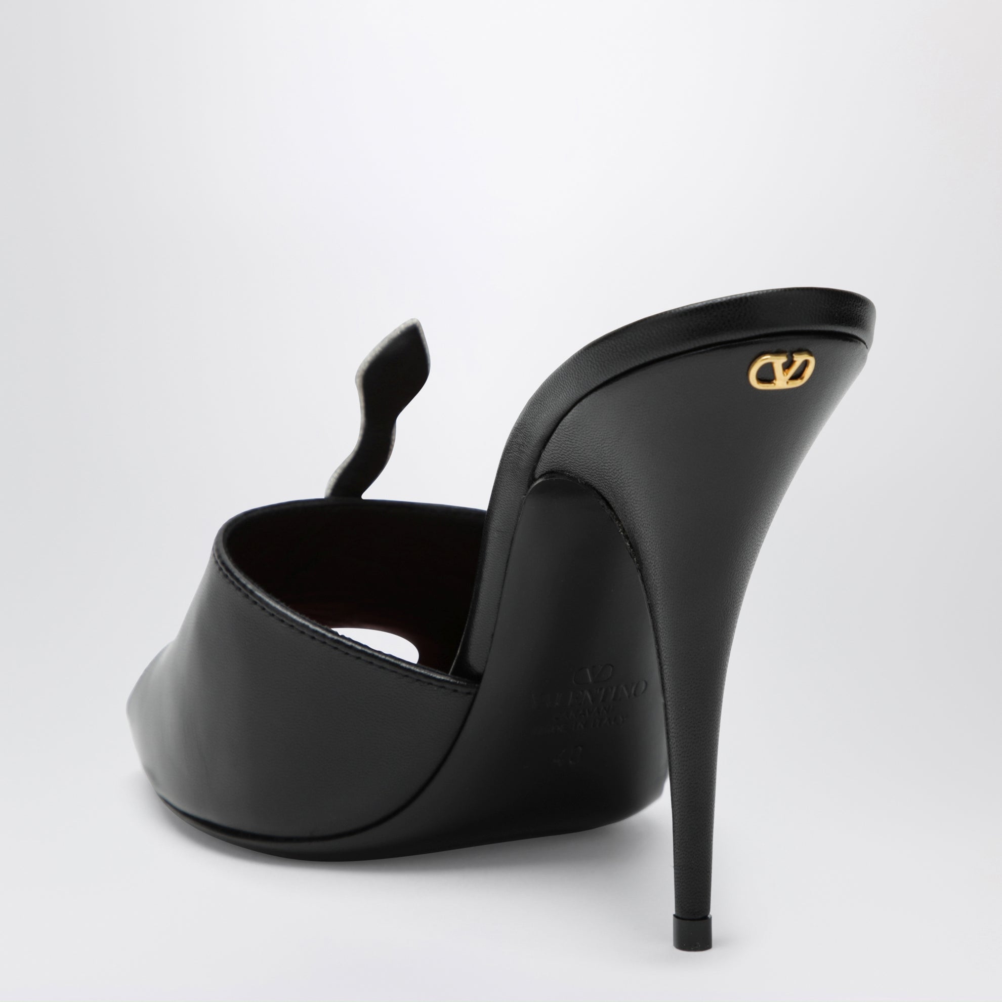 Sandales slide noires Coeur Vipère en cuir de chèvre