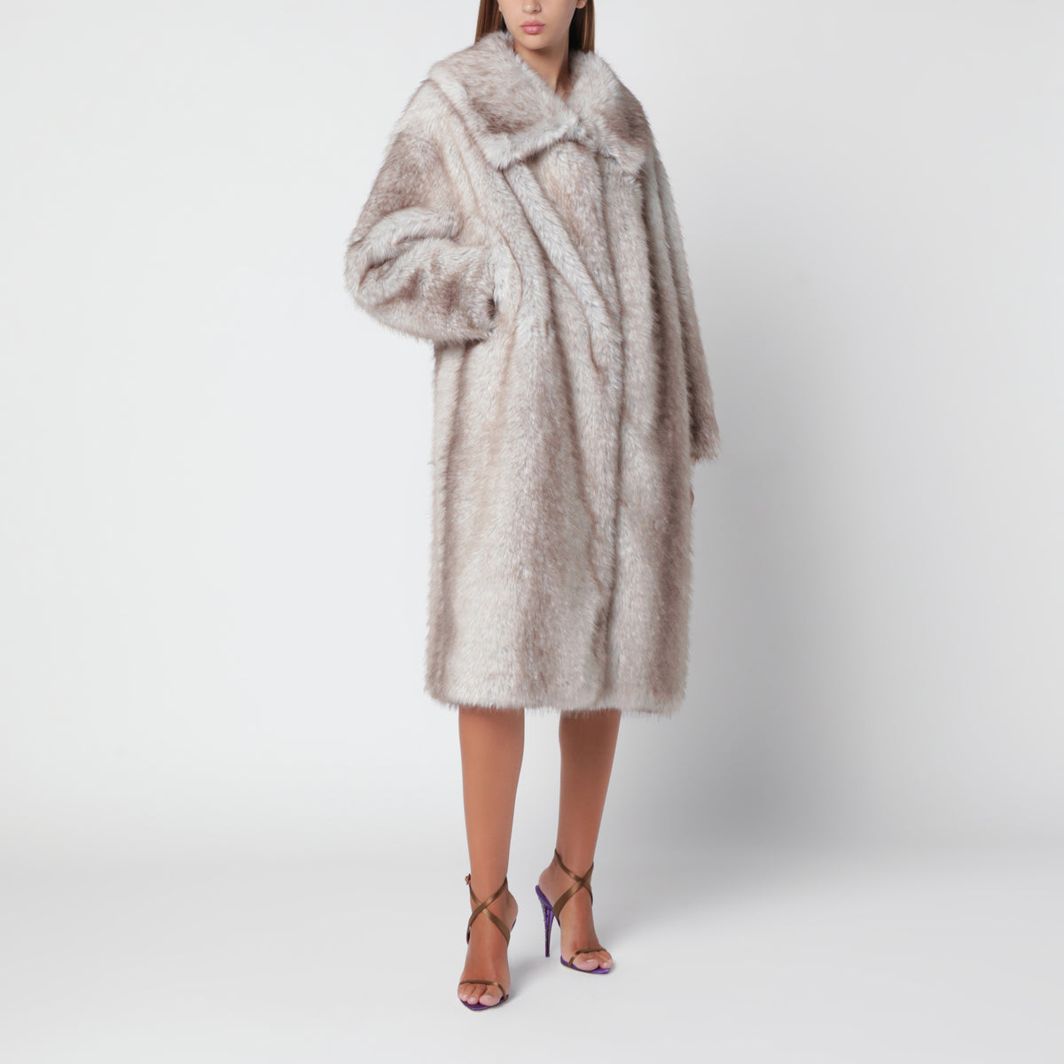 Manteau beige perle en fausse fourrure