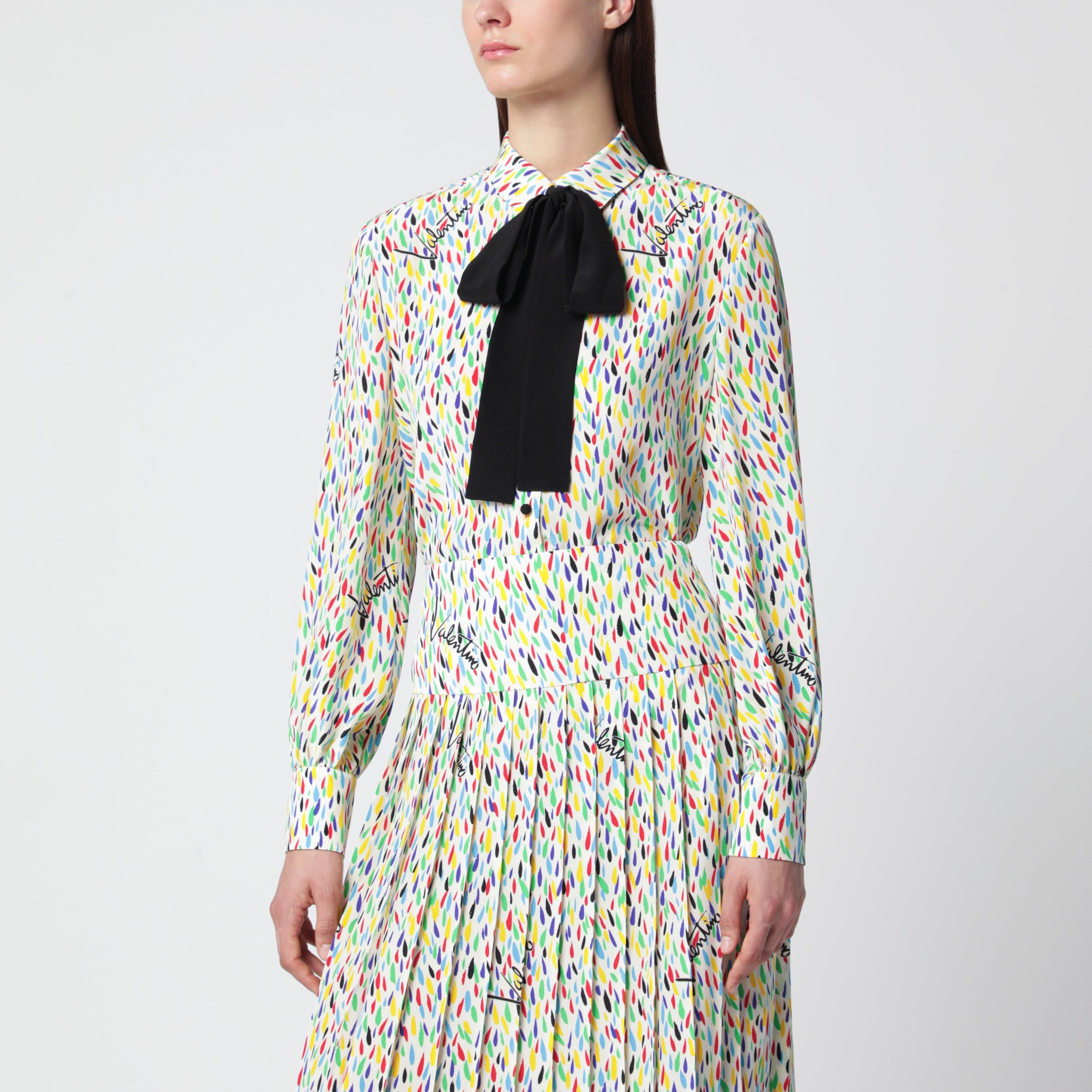 Blusa multicolore in seta con lavallière