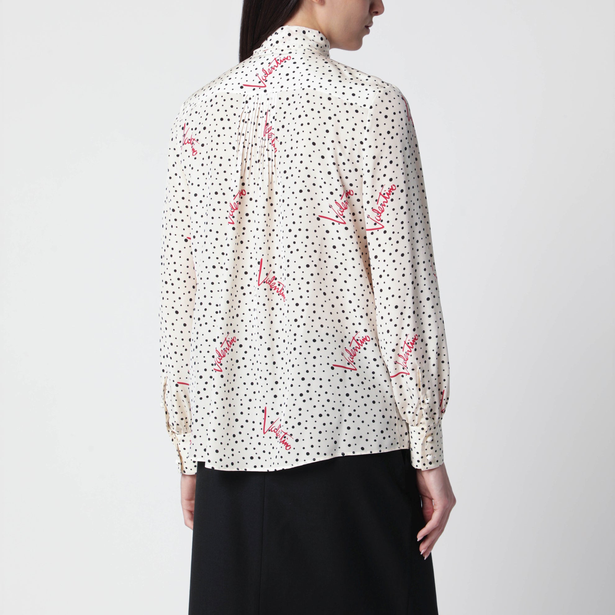 Vanillefarbene Seidenbluse mit Logoprint