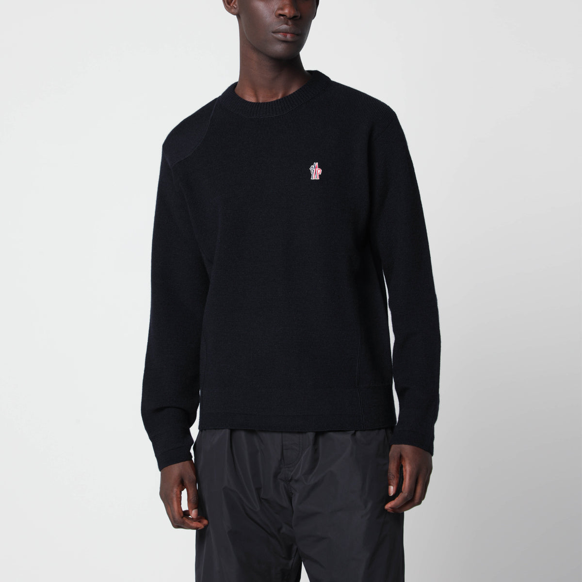 Blauer Pullover aus Wolle mit Logo-Patch