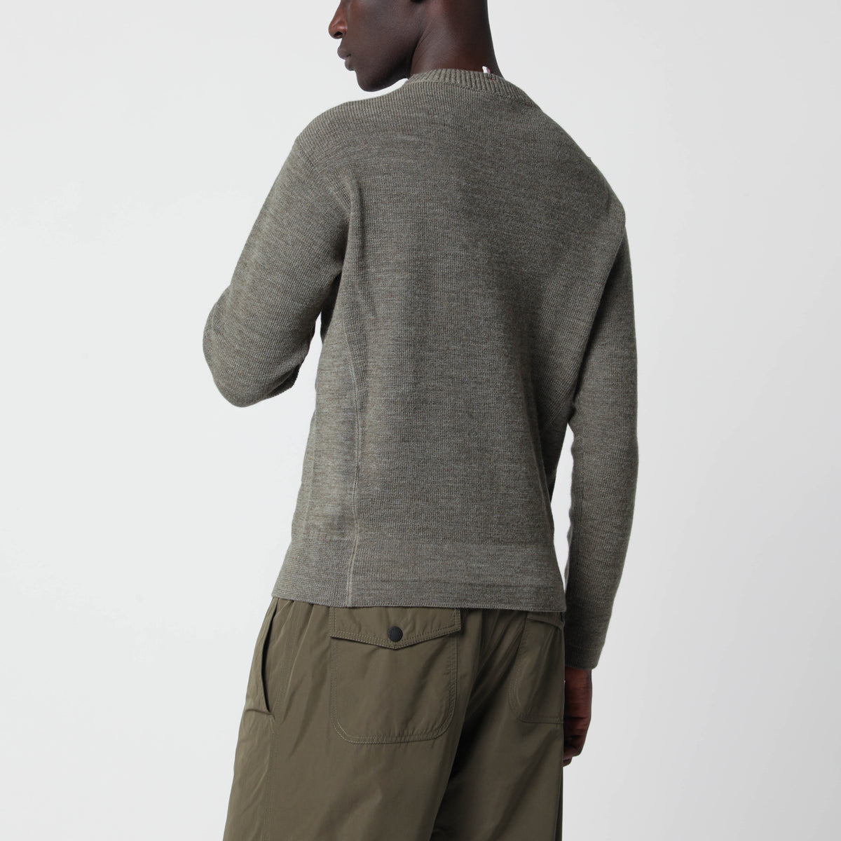 Pull gris en laine avec patch logo