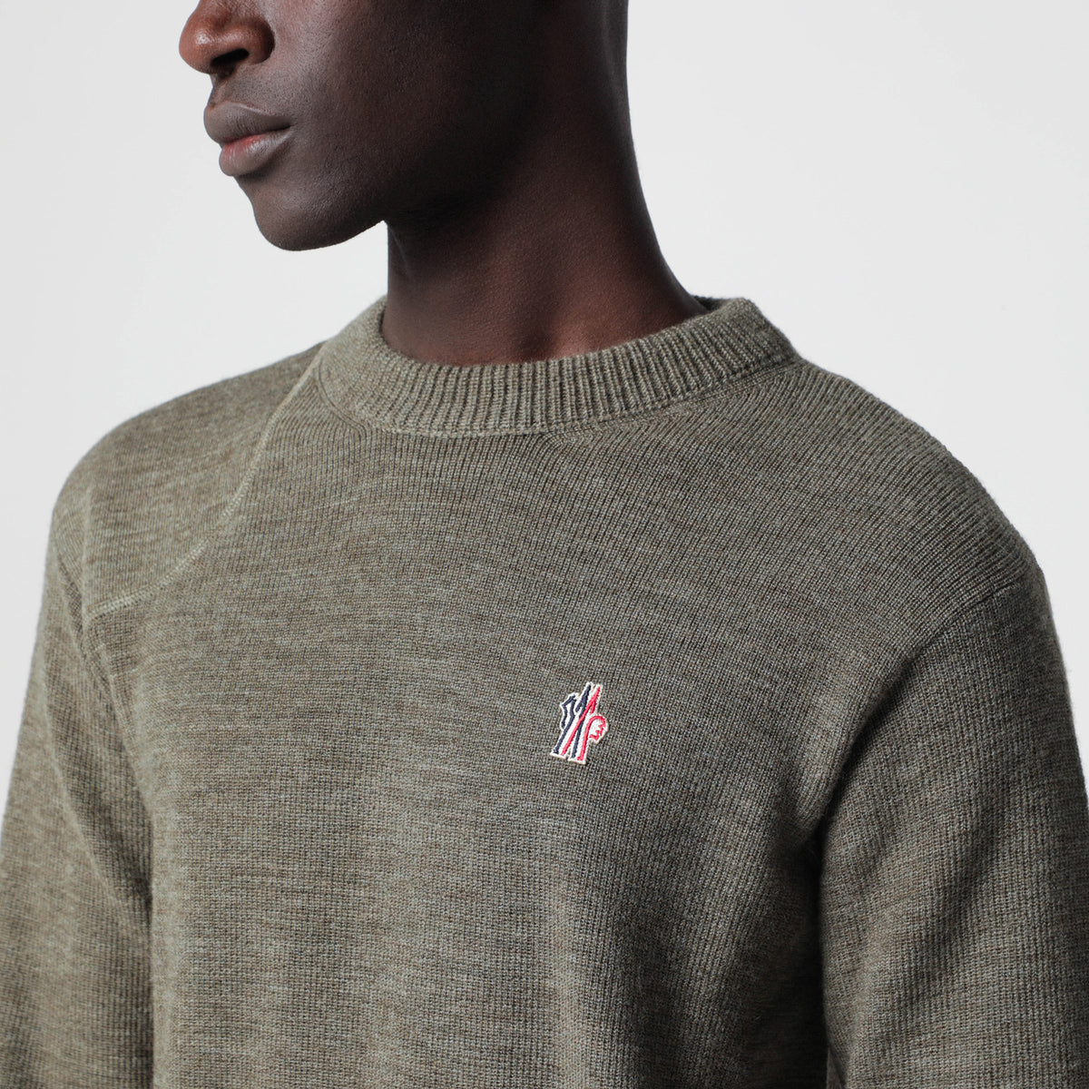 Pull gris en laine avec patch logo