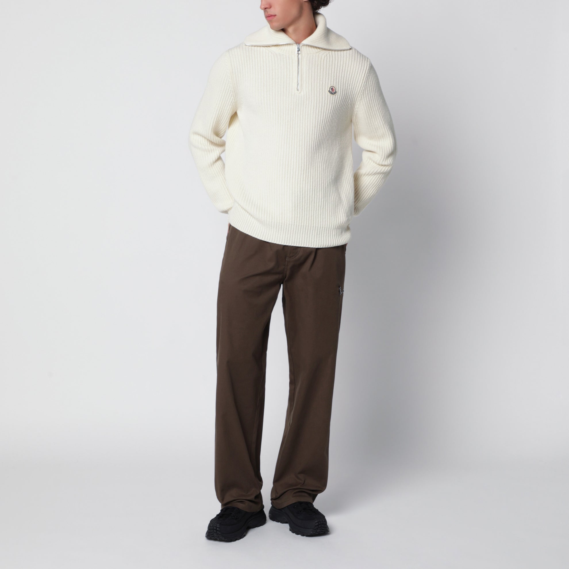 Cremefarbener gerippter Wollpullover
