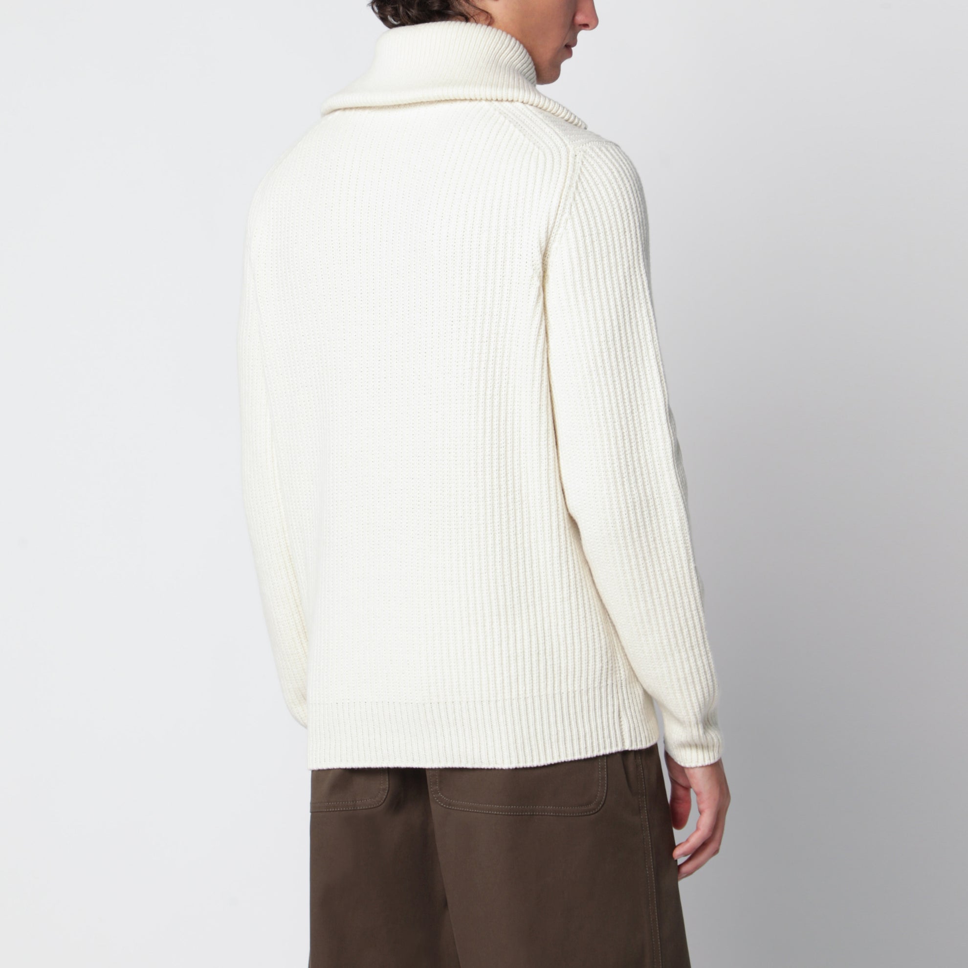 Cremefarbener gerippter Wollpullover