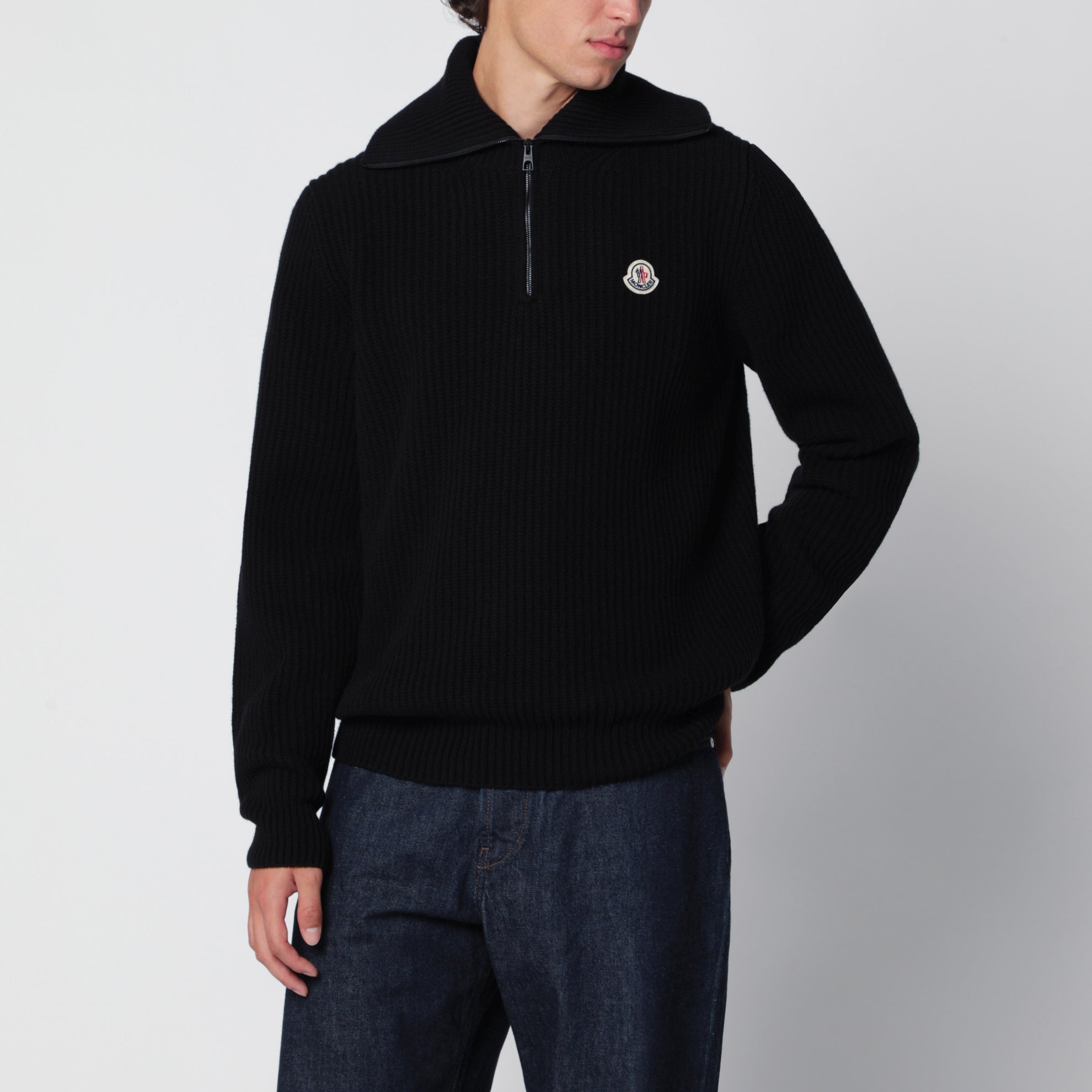 Pull noir en laine côtelée