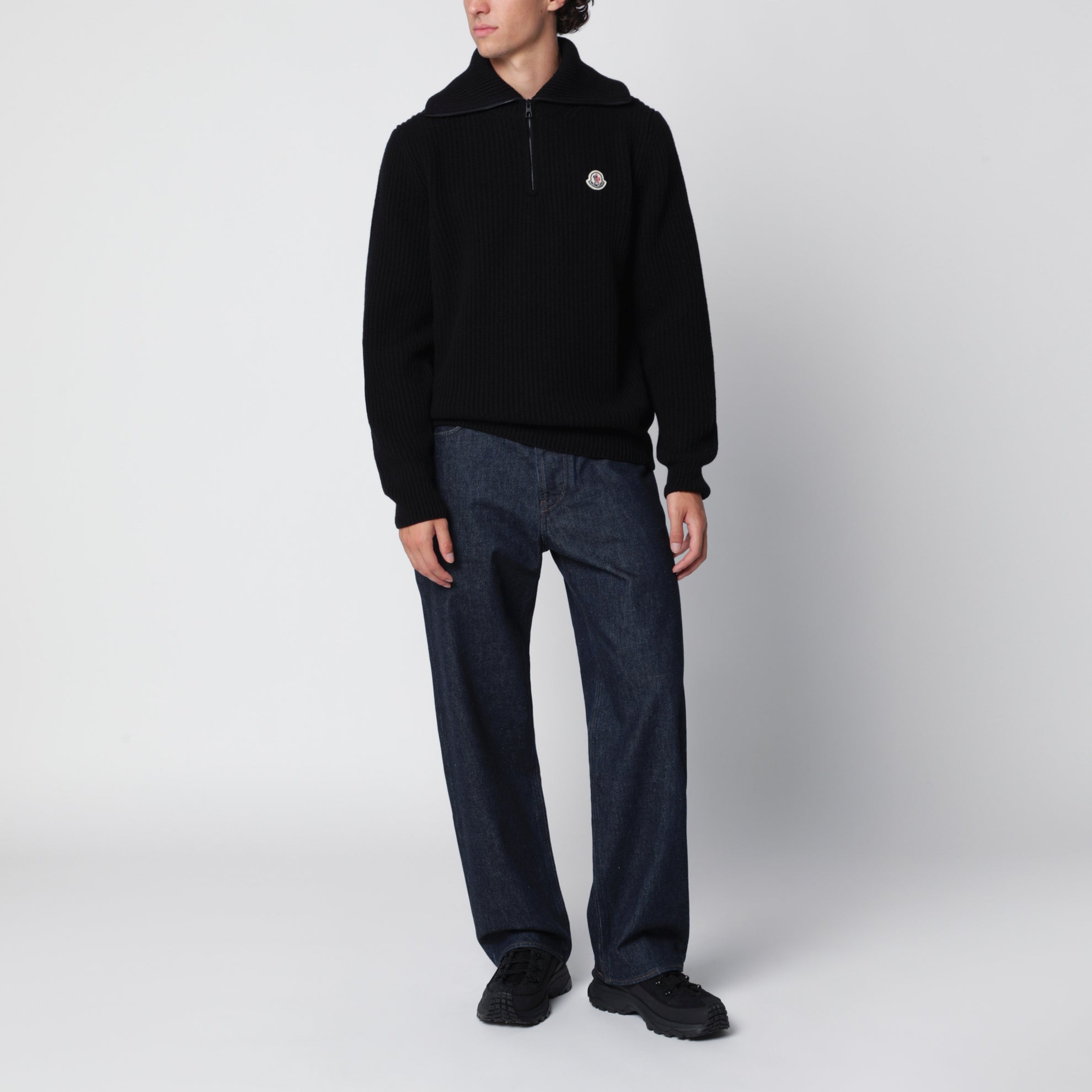 Pull noir en laine côtelée