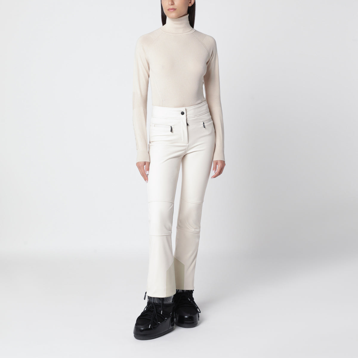 Maglia dolcevita beige chiara in lana