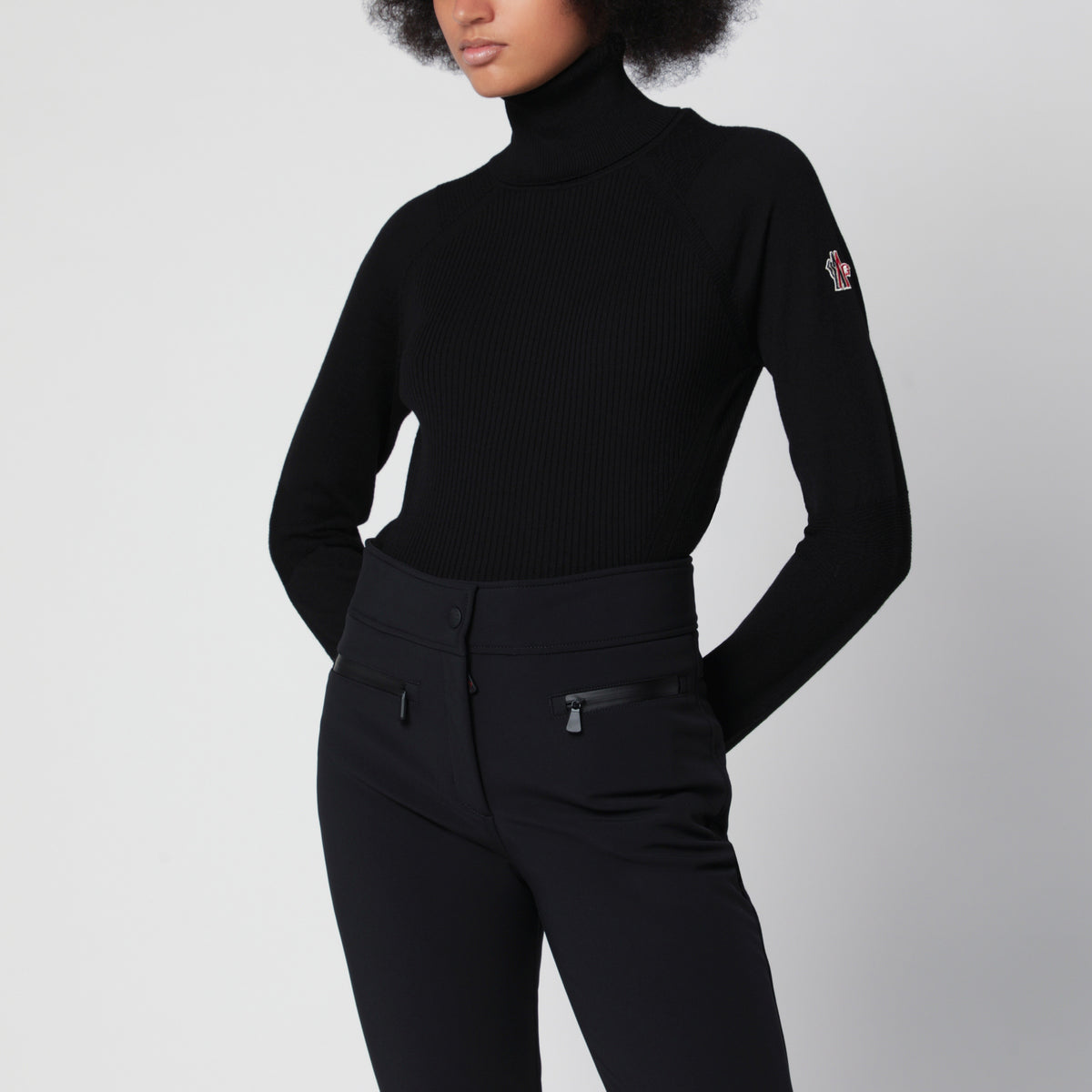 Schwarzer Rollkragenpullover aus Wolle