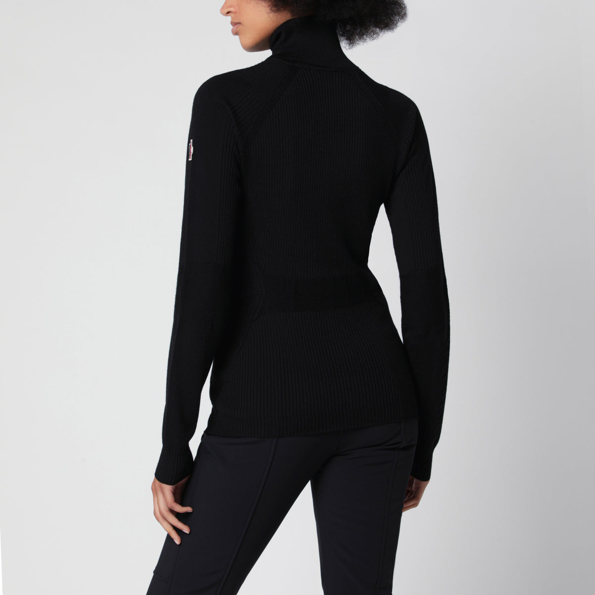 Schwarzer Rollkragenpullover aus Wolle