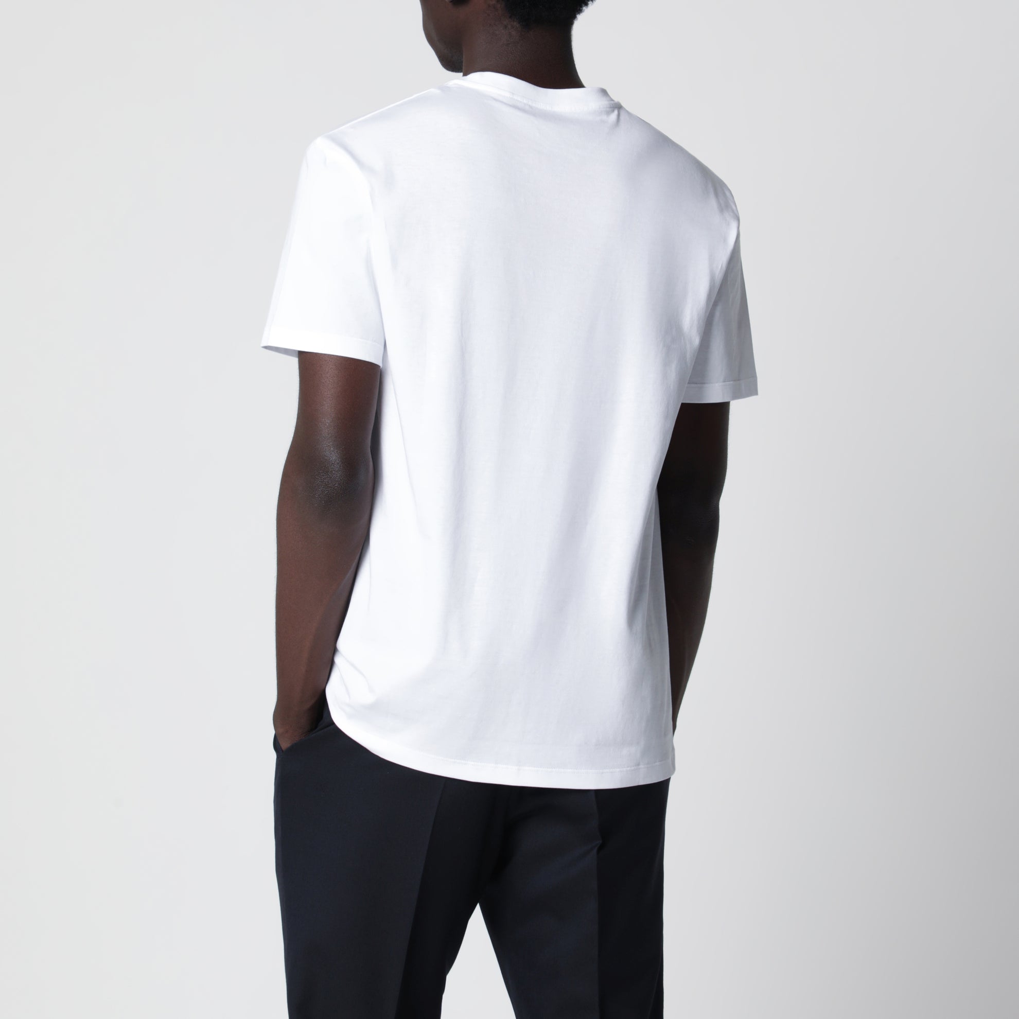 T-shirt in cotone bianca con ricamo VLogo