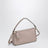 Borsa piccola Rockstud color poudre in vitello granato