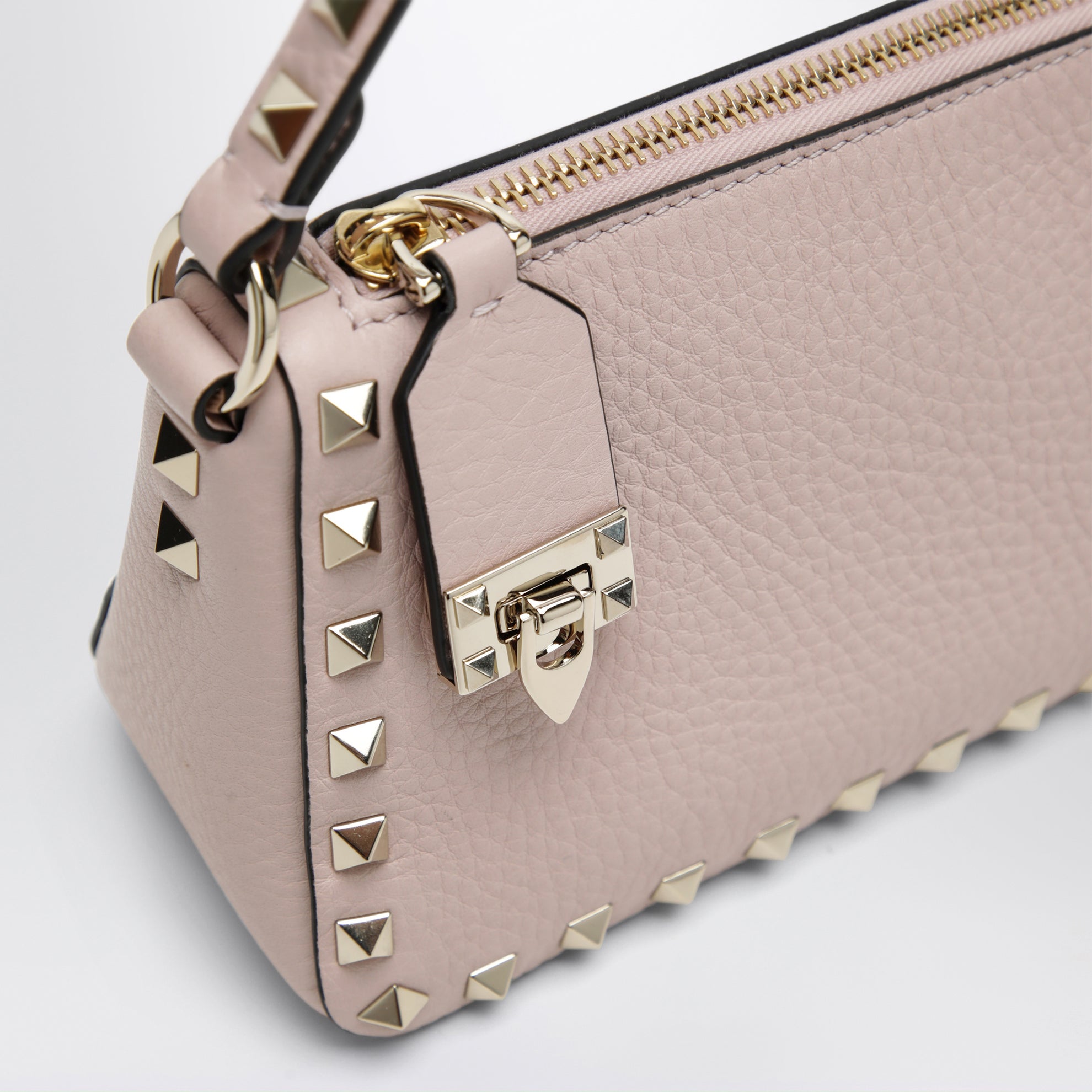Borsa piccola Rockstud color poudre in vitello granato