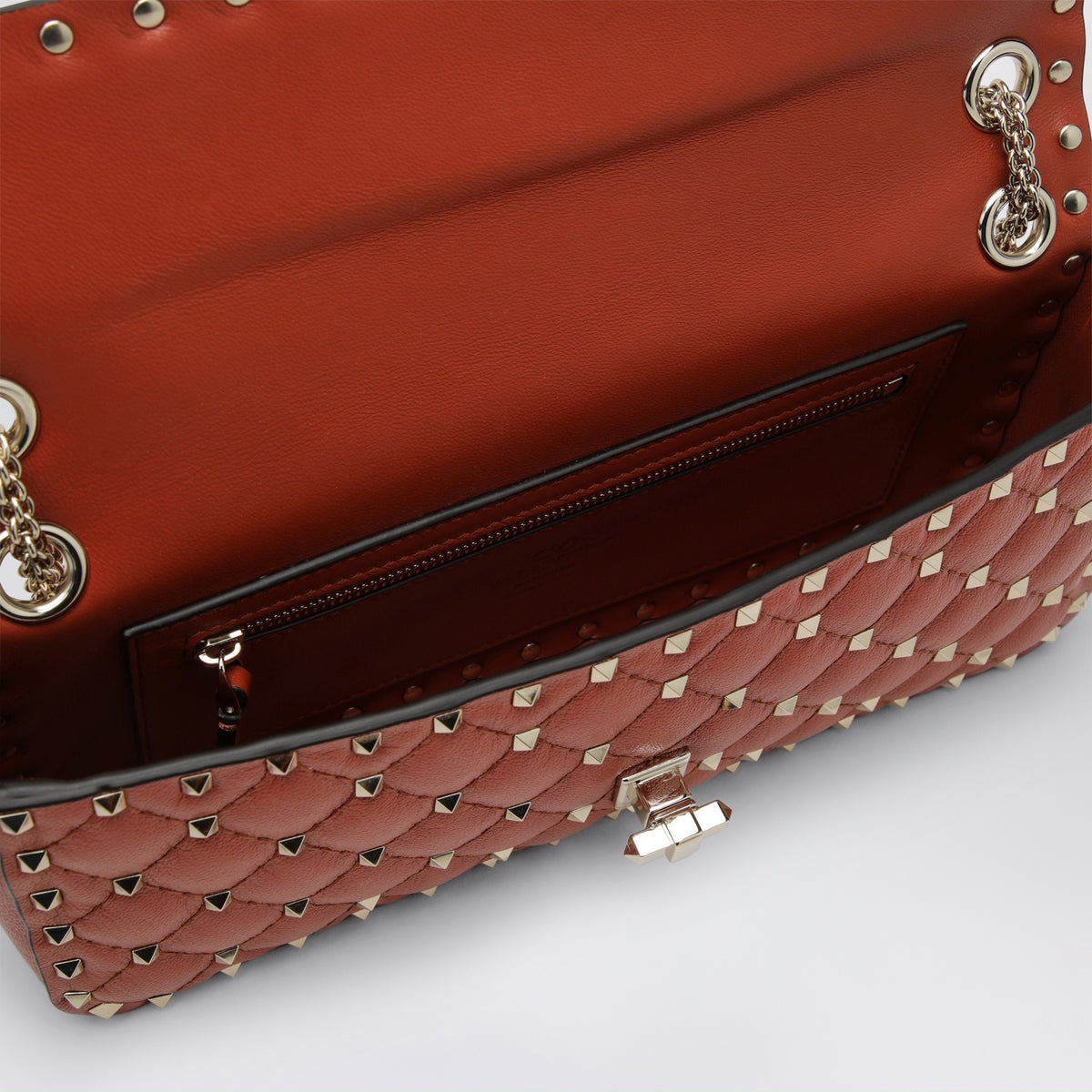 Rockstud Spike Tasche aus Leder in Poppy