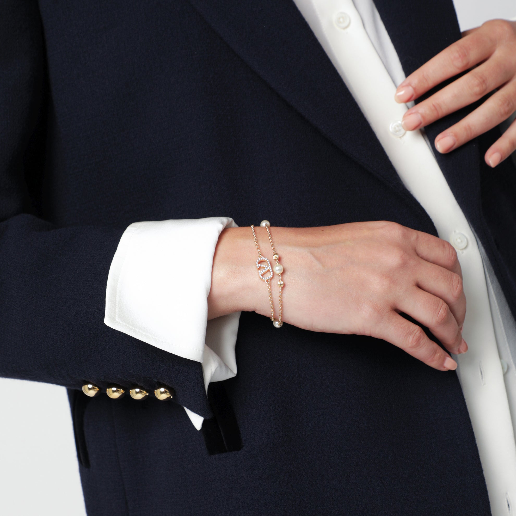Bracelet VLogo Signature doré avec perles et cristaux