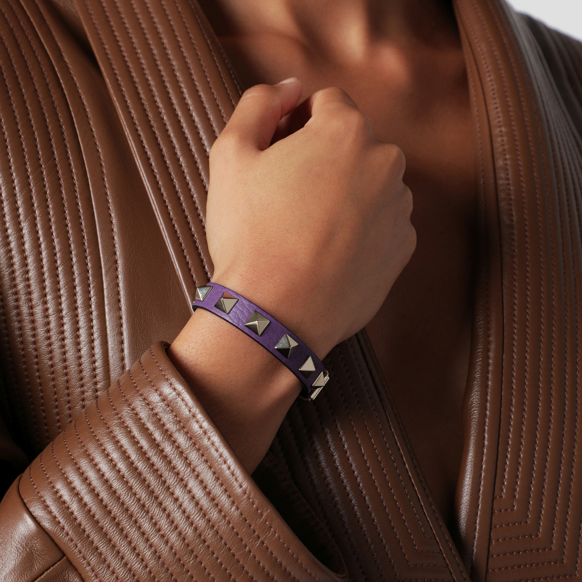 Bracelet Rockstud violet en cuir